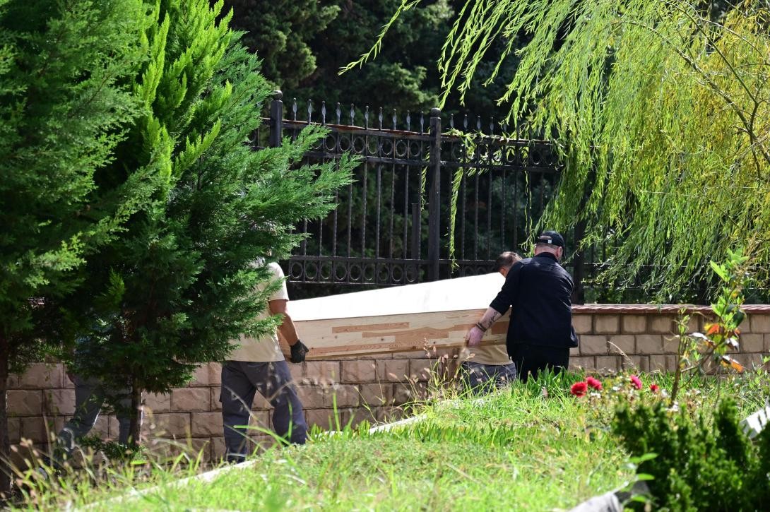 Cem Garipoğlu'nun açılan mezarından çıkarılan örnekler yeniden mezarına konuldu