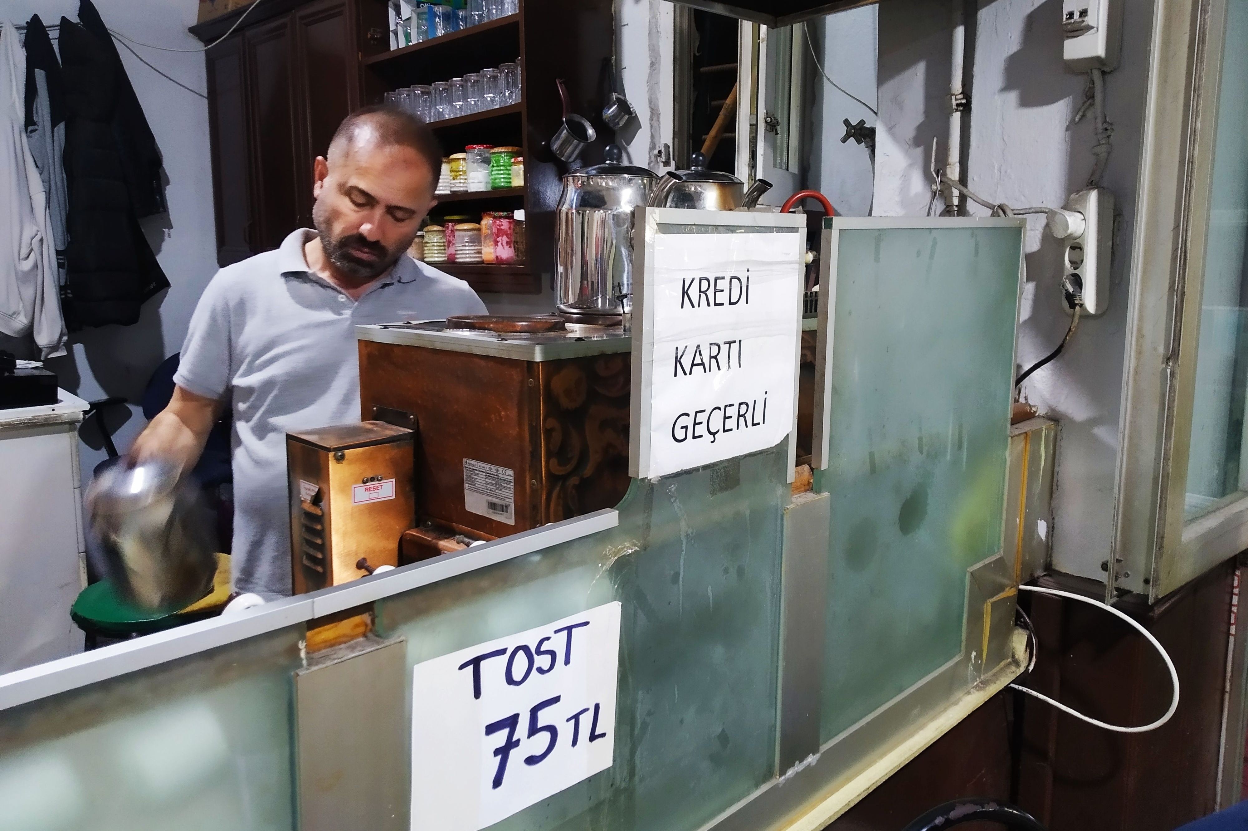 Evrensel'in manşeti | Karta taksitle çay!