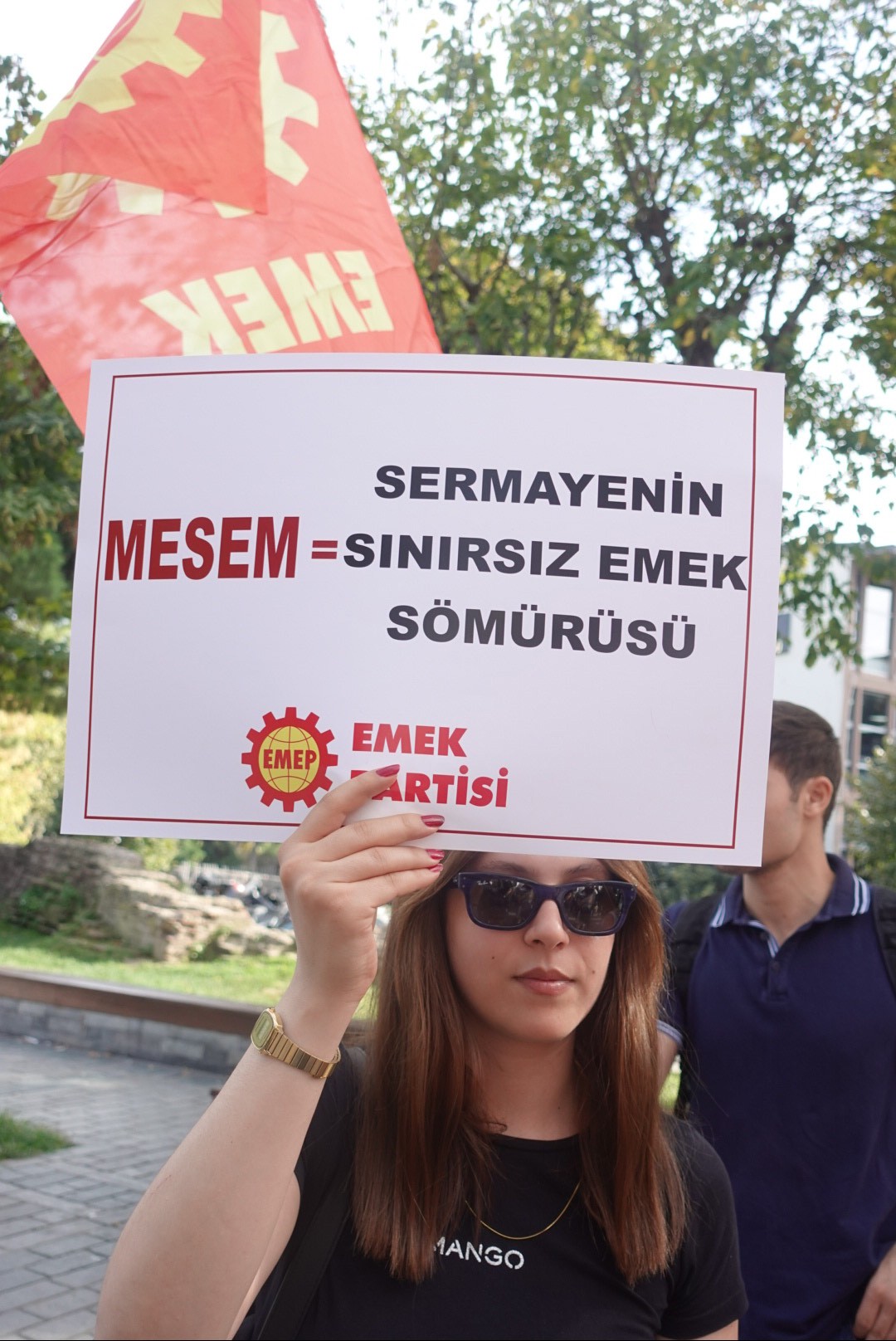 EMEP İstanbul İl Milli Eğitim önünde MESEM'e karşı açıklama yaptı 