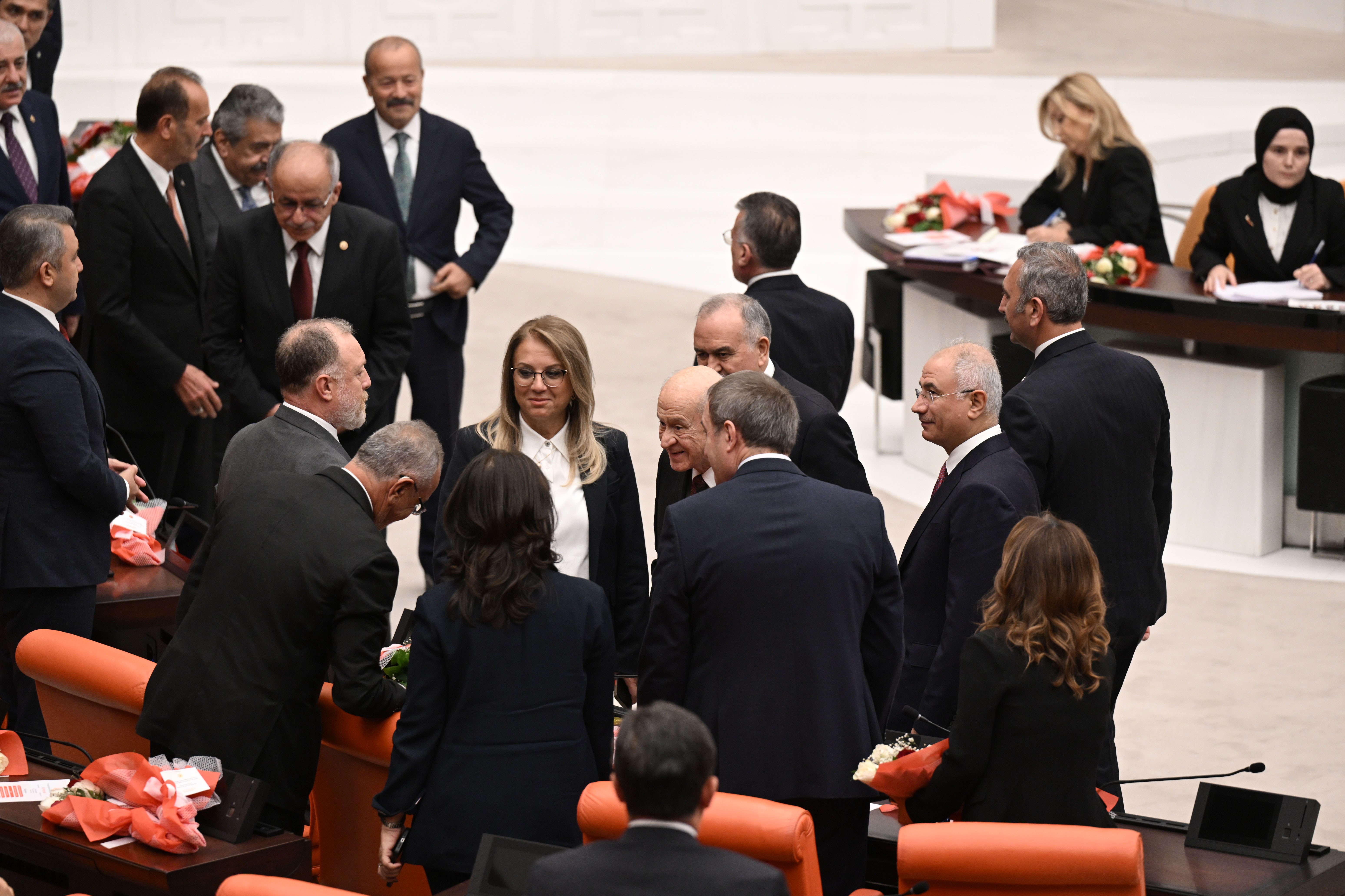 Anket: Bahçeli-DEM Parti tokalaşmasına tepki olumlu, beklenti ise düşük