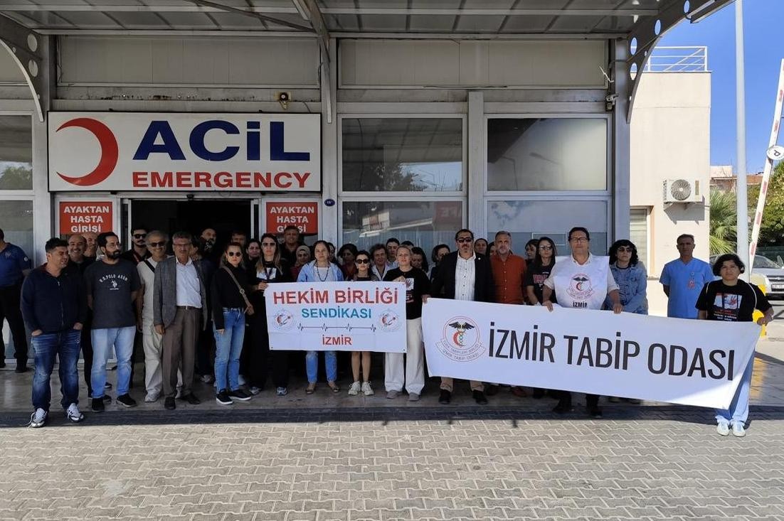 İzmir’de sağlık emekçilerinden sağlıkta şiddete tepki