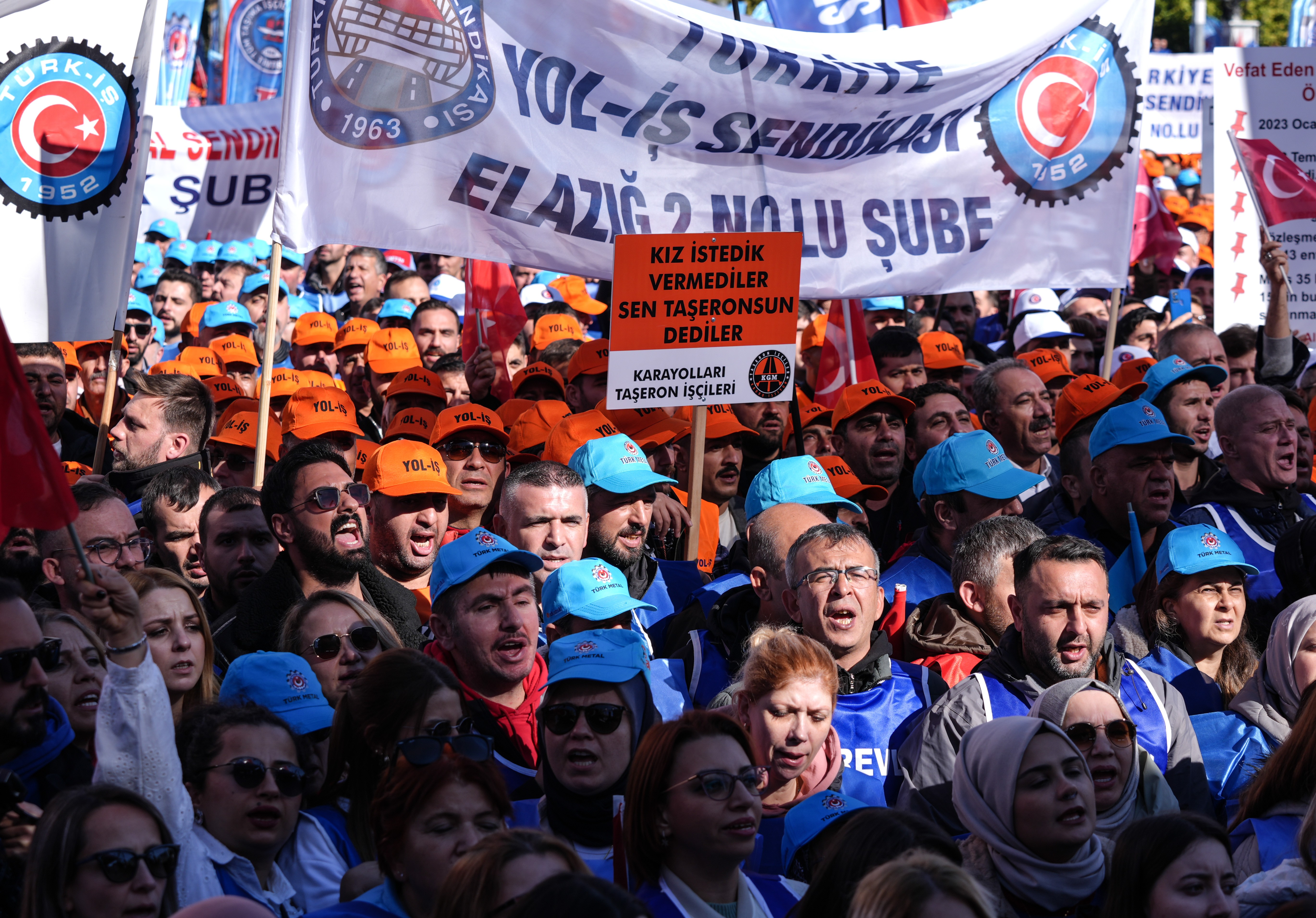 Türk-İş'in Ankara'daki 'Zordayız, geçinemiyoruz' mitingi