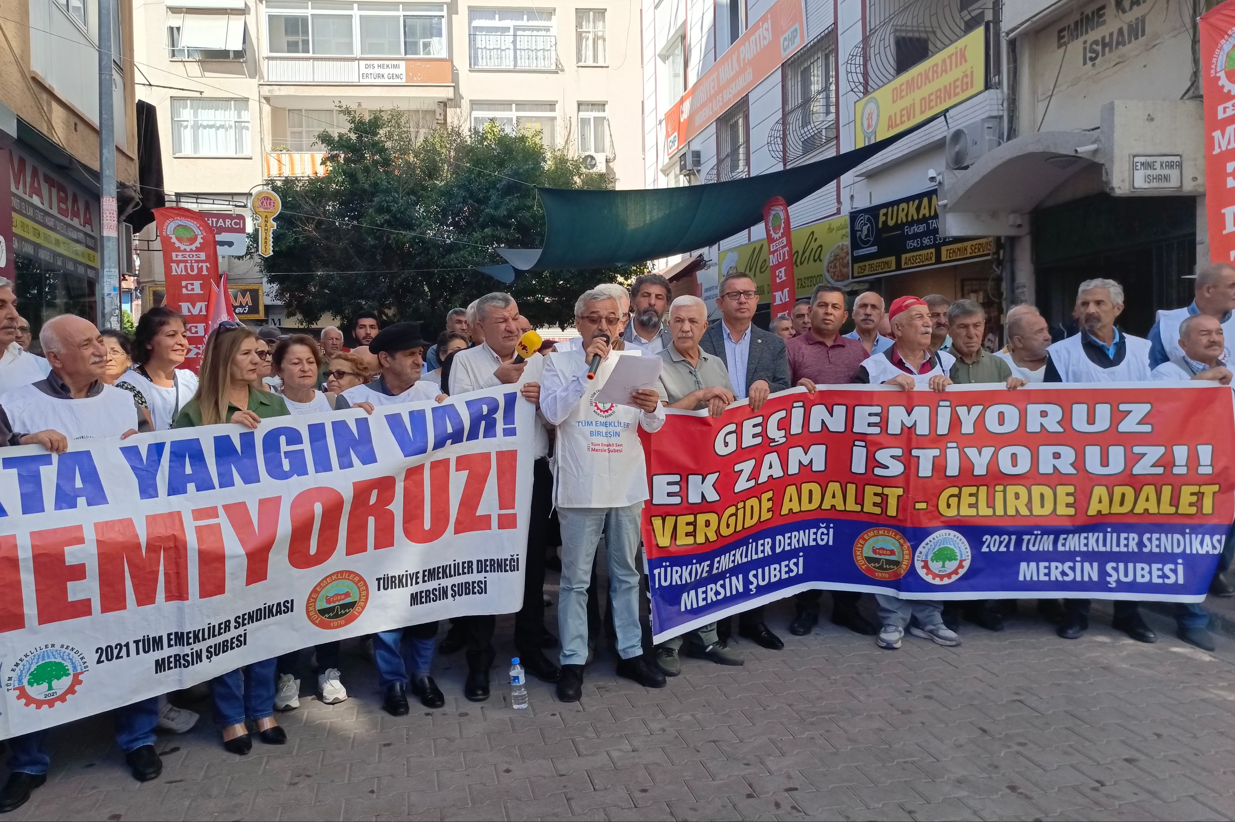 Emekliler Mersin’den seslendi: Mutfakta yangın var, geçinemiyoruz