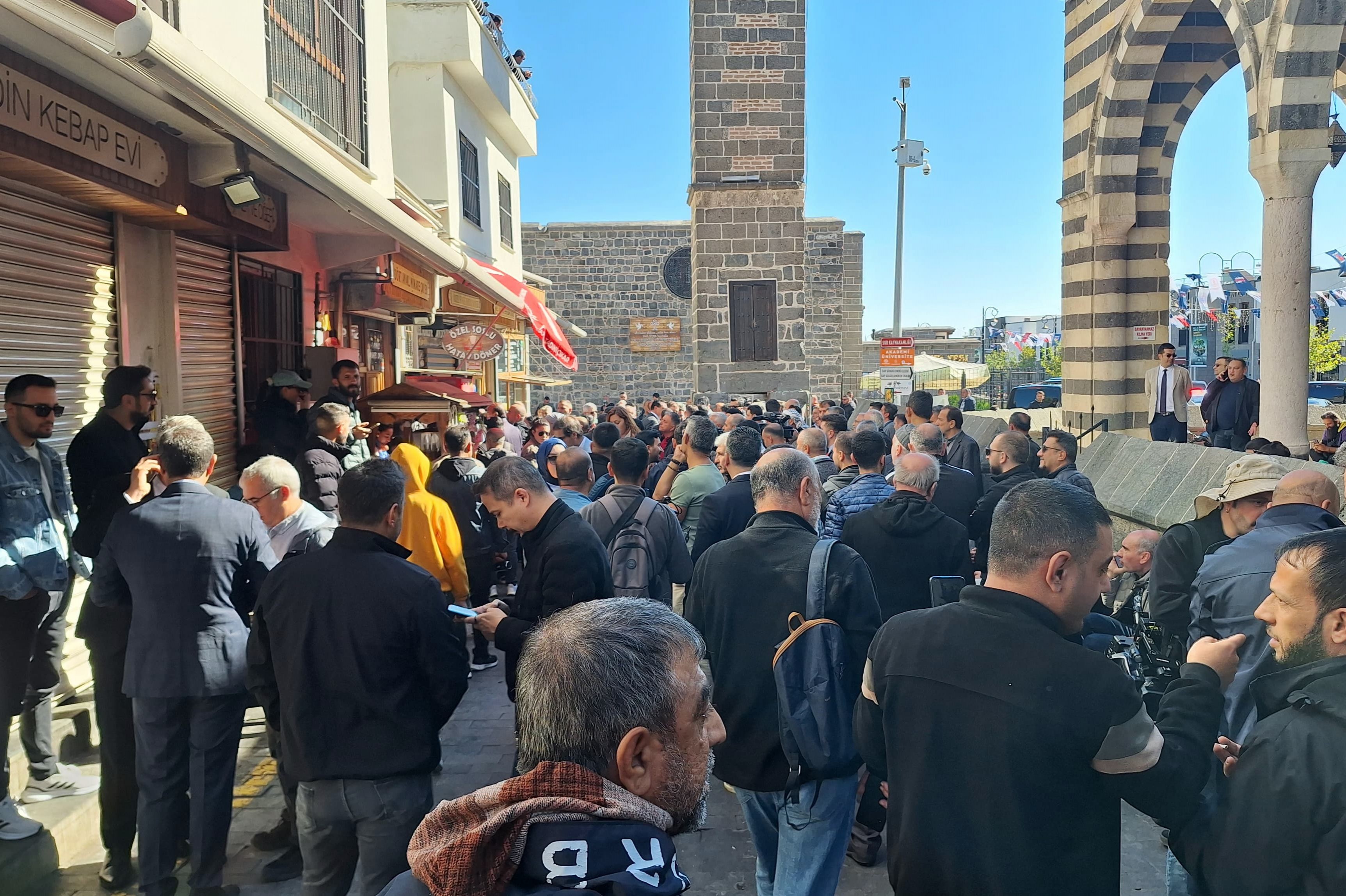 Özgür Özel'in Diyarbakır ziyaretinden fotoğraf