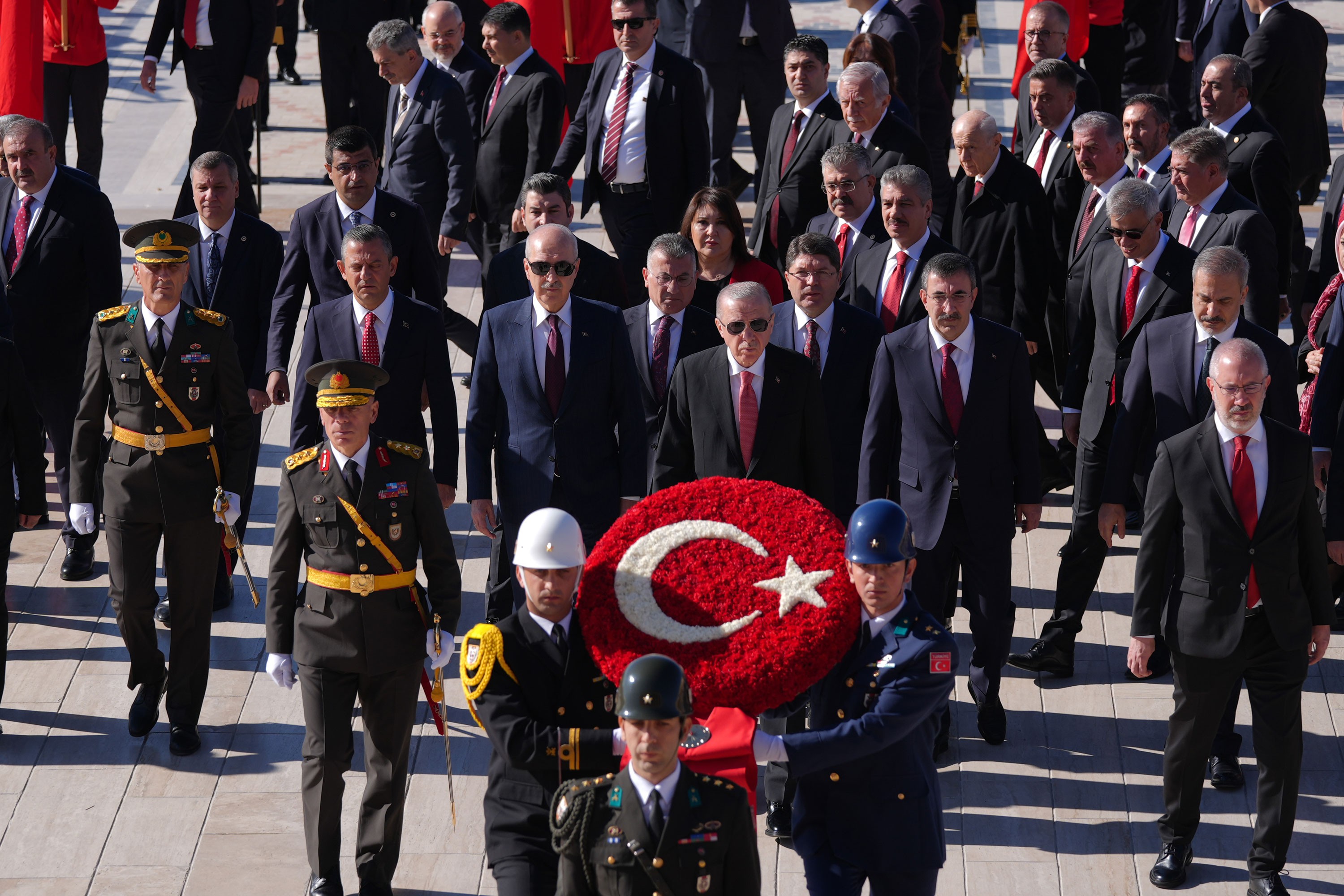 29 Ekim dolayısıyla Recep Tayyip Erdoğan başkanlığındaki devlet erkanı, Anıtkabir'i ziyaret etti.