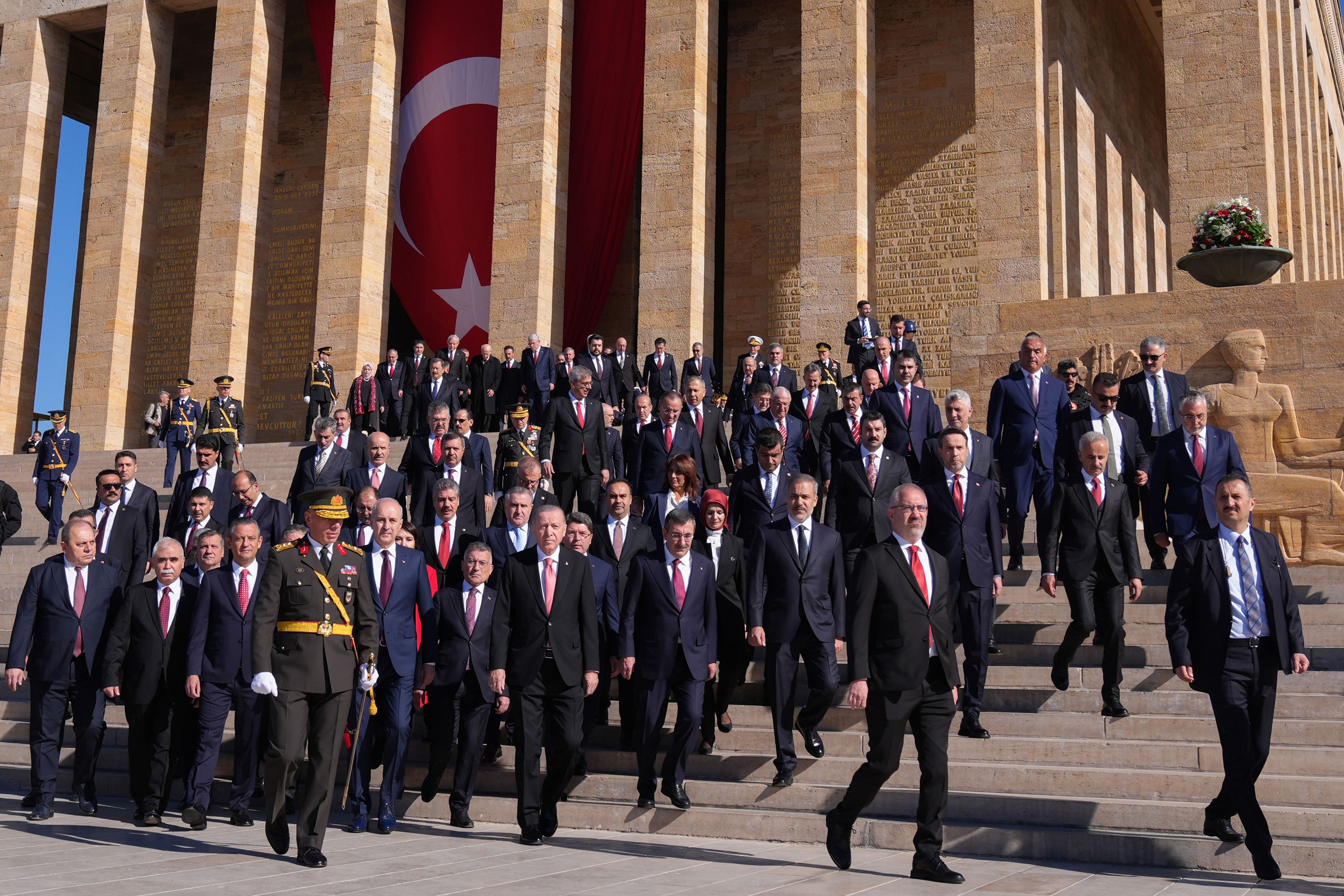 Devlet erkanının Anıtkabir ziyaretinde 'Recep Tayyip Erdoğan' sloganları