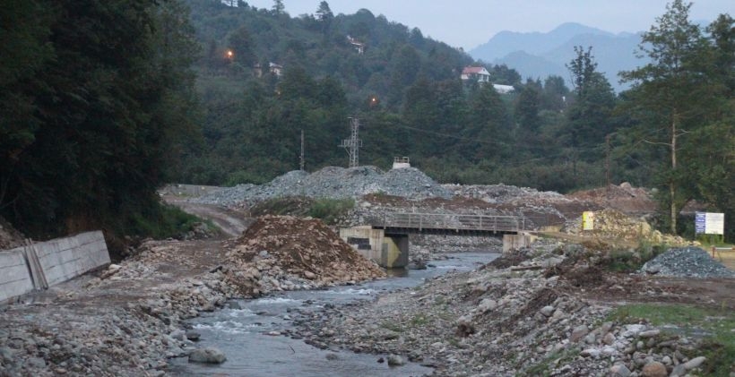 Arhavi’nin atmacaları yaşamlarını savunuyor