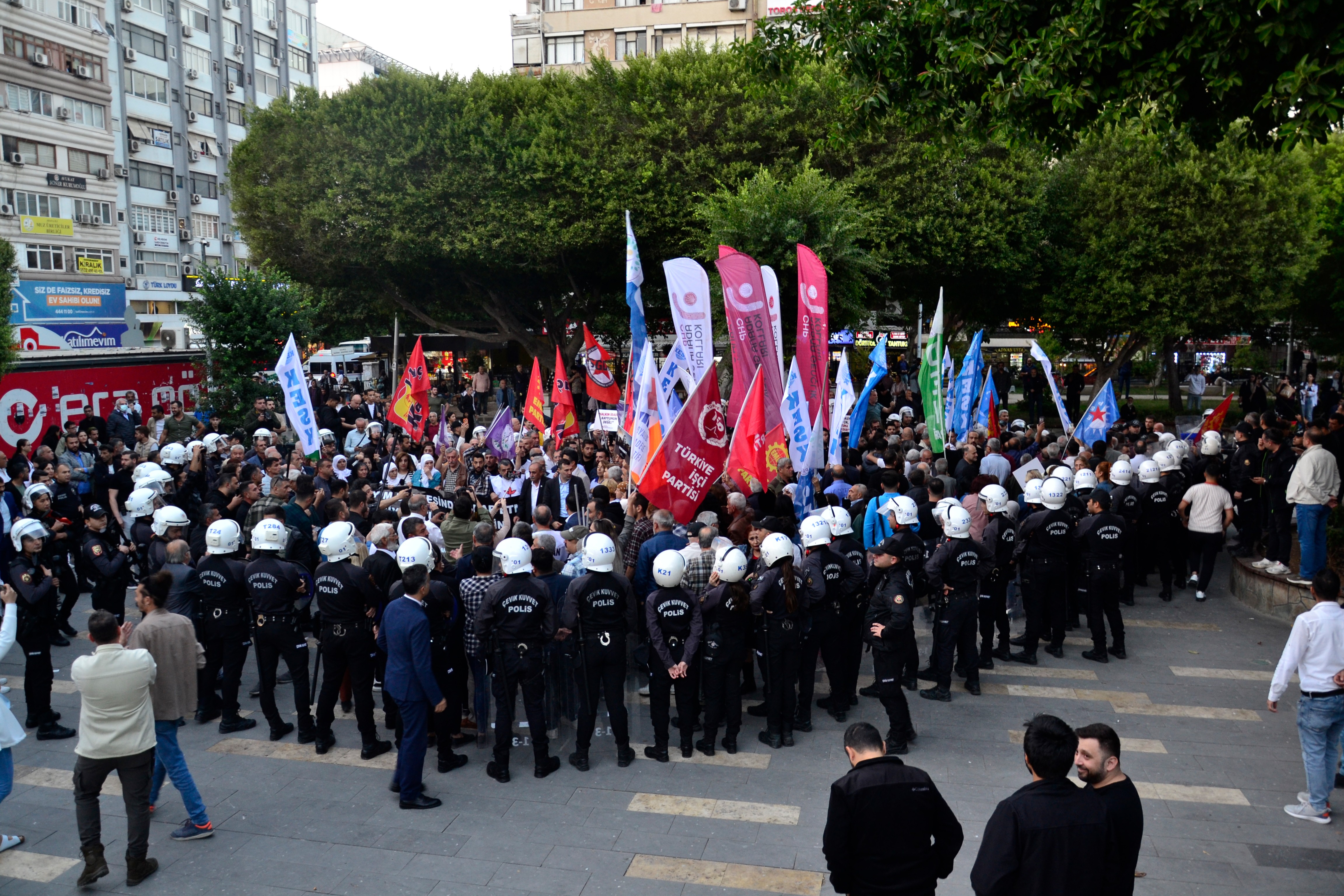 Adana kayyım protesto