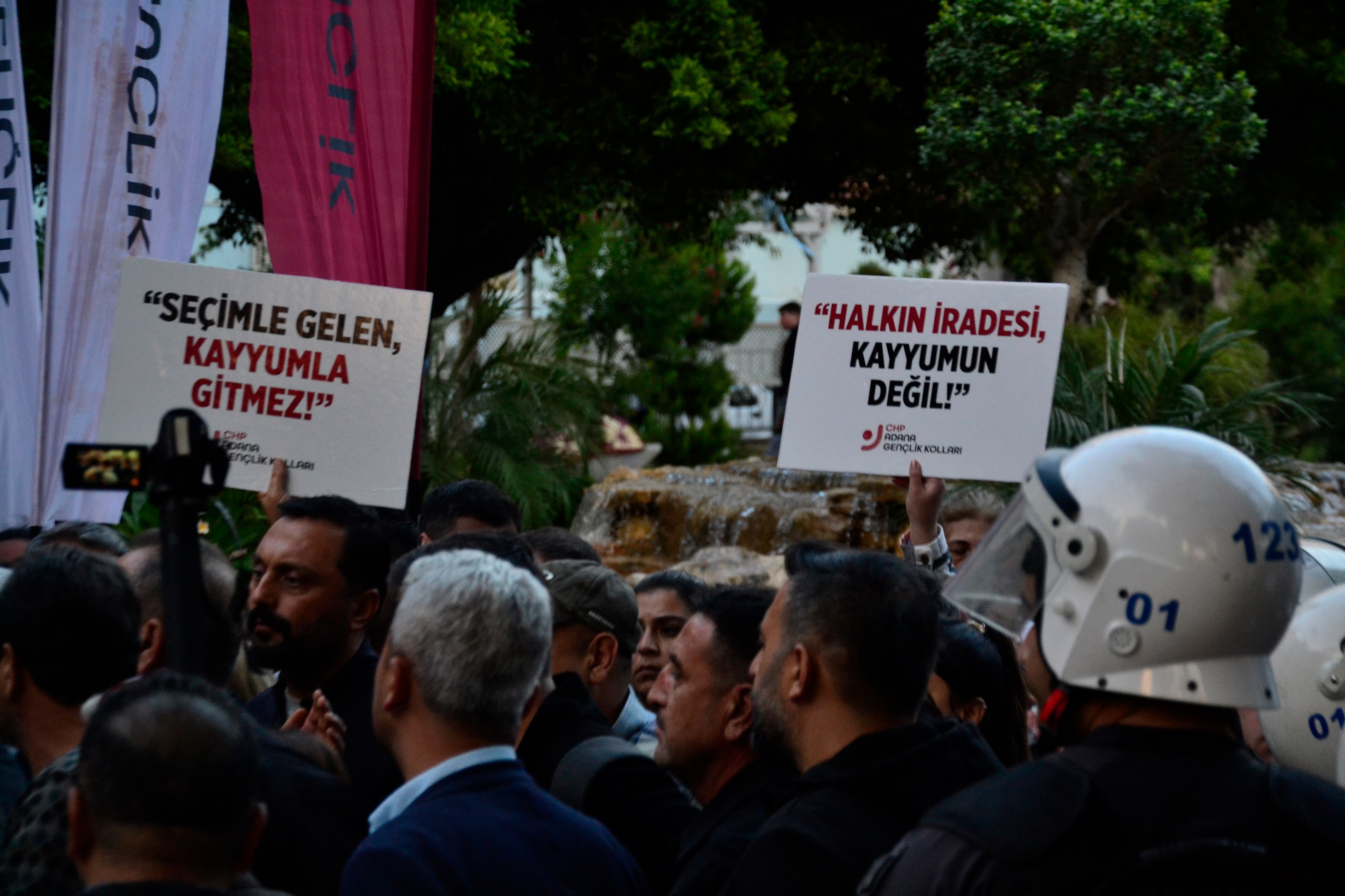 Adana kayyım protesto