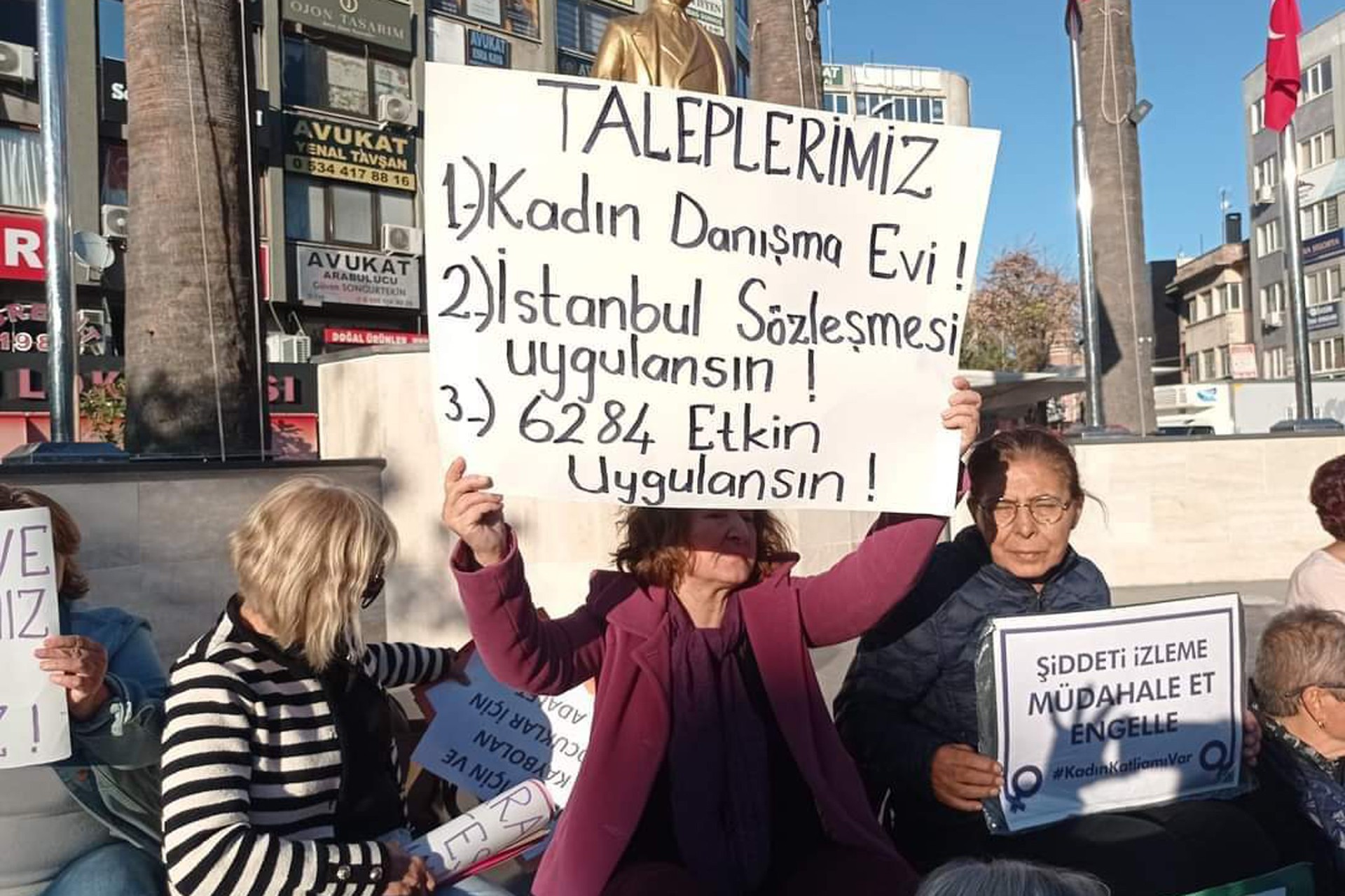 Edremit Kadın Platformu’ndan yaşam nöbeti: İstanbul Sözleşmesi’nin tekrar yürürlüğe girsin