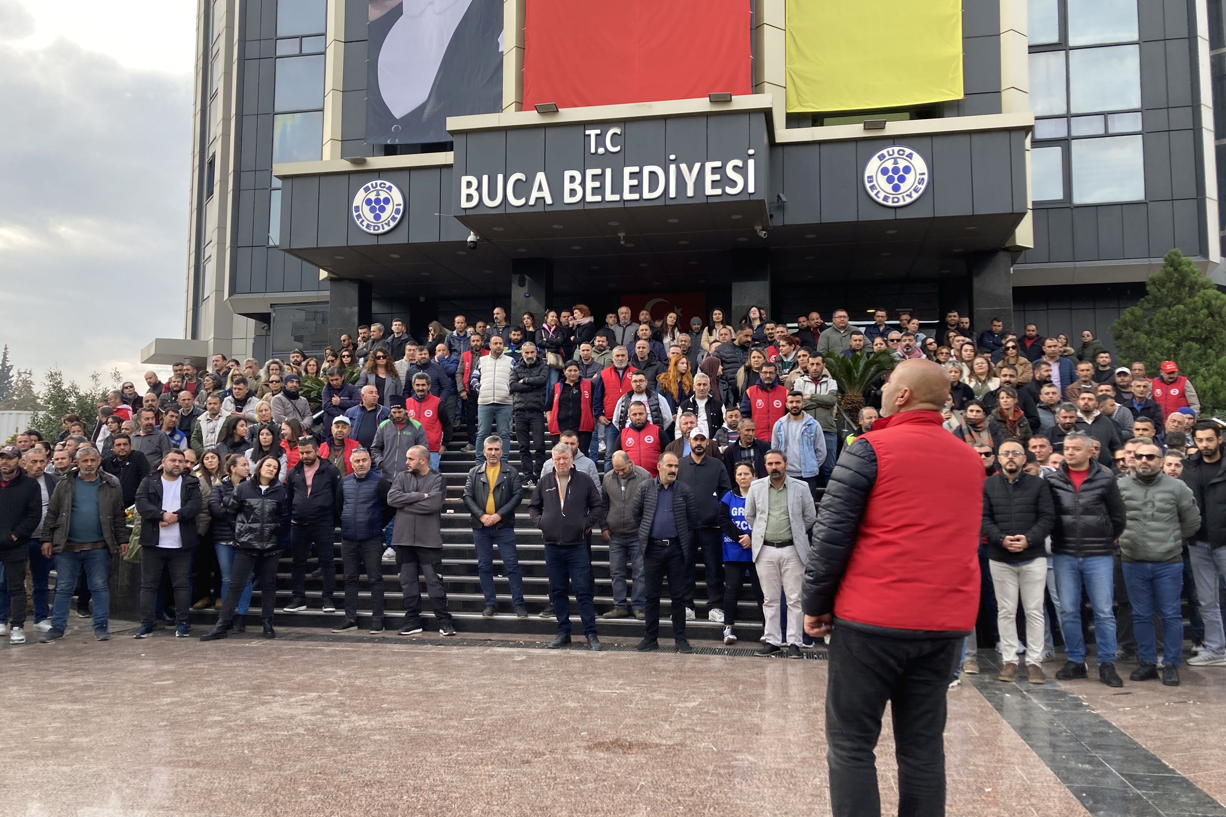 Buca Belediyesi işçilerinin grevi ikinci gününde: “Göz açtırmayacağız”