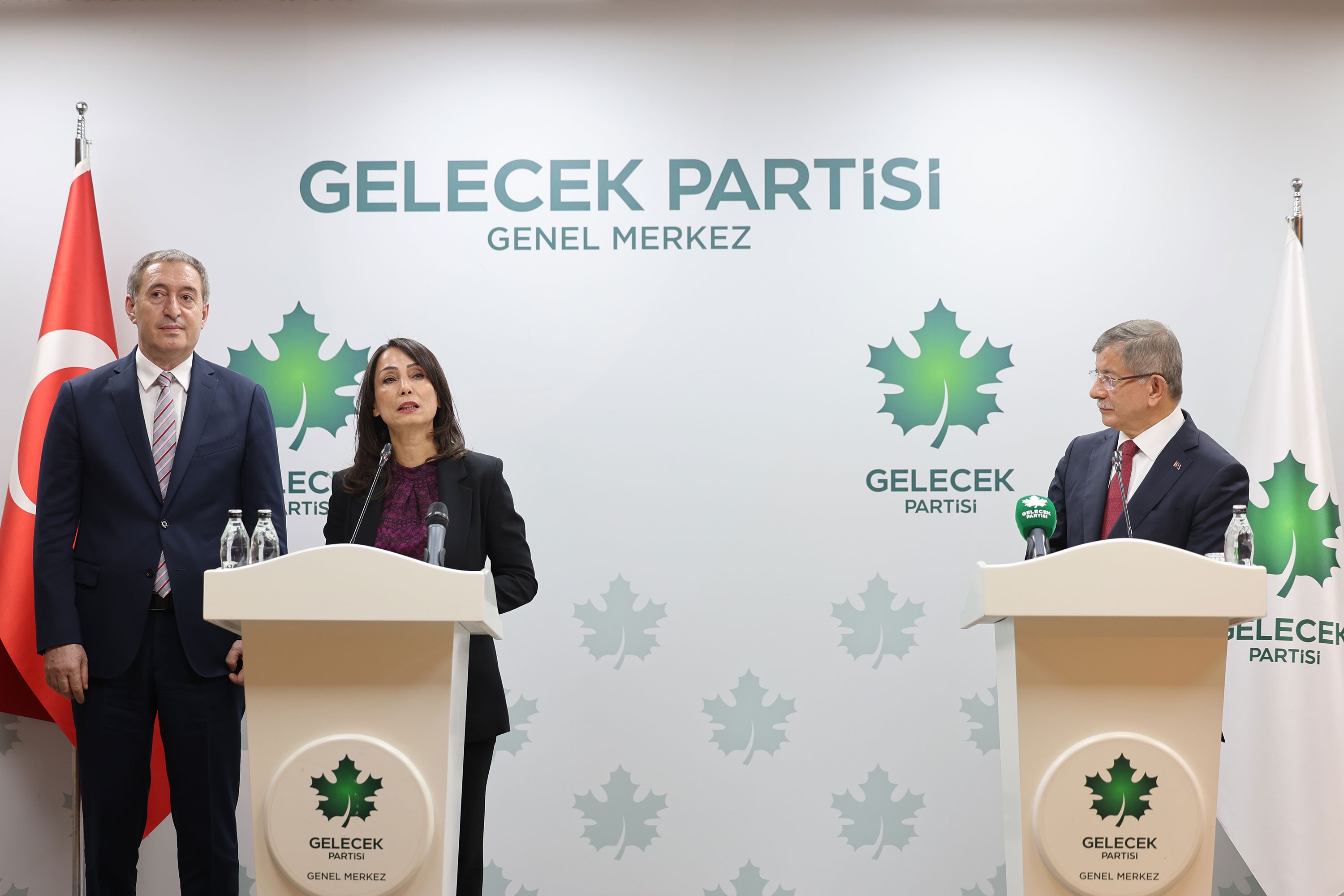 DEM Parti’den Gelecek Partisi ziyareti: "Barış için gelin elimizi taşın altına koyalım"