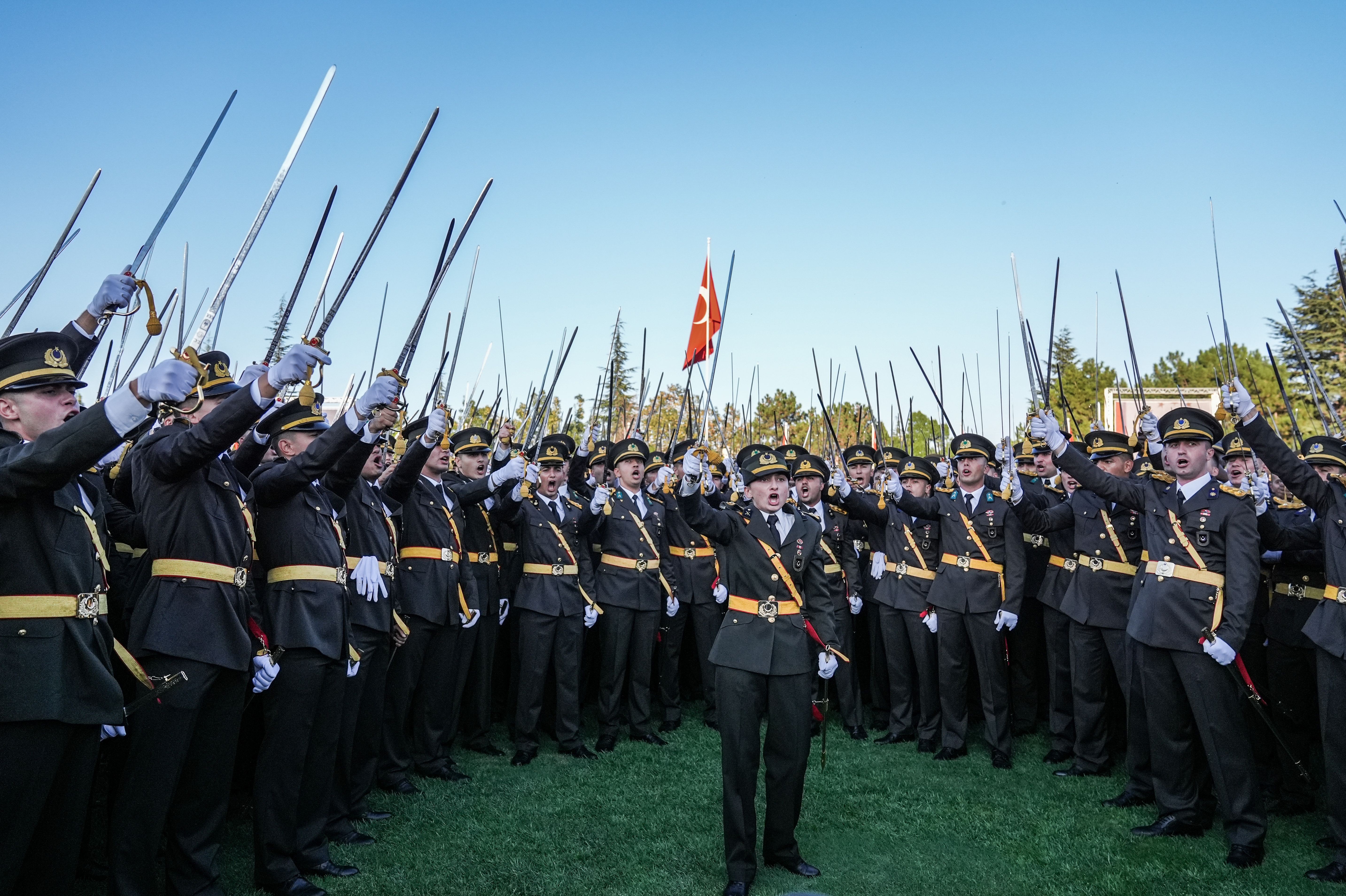 Türkiye Barolar Birliği: Teğmenlerin ihracı hukuka aykırı