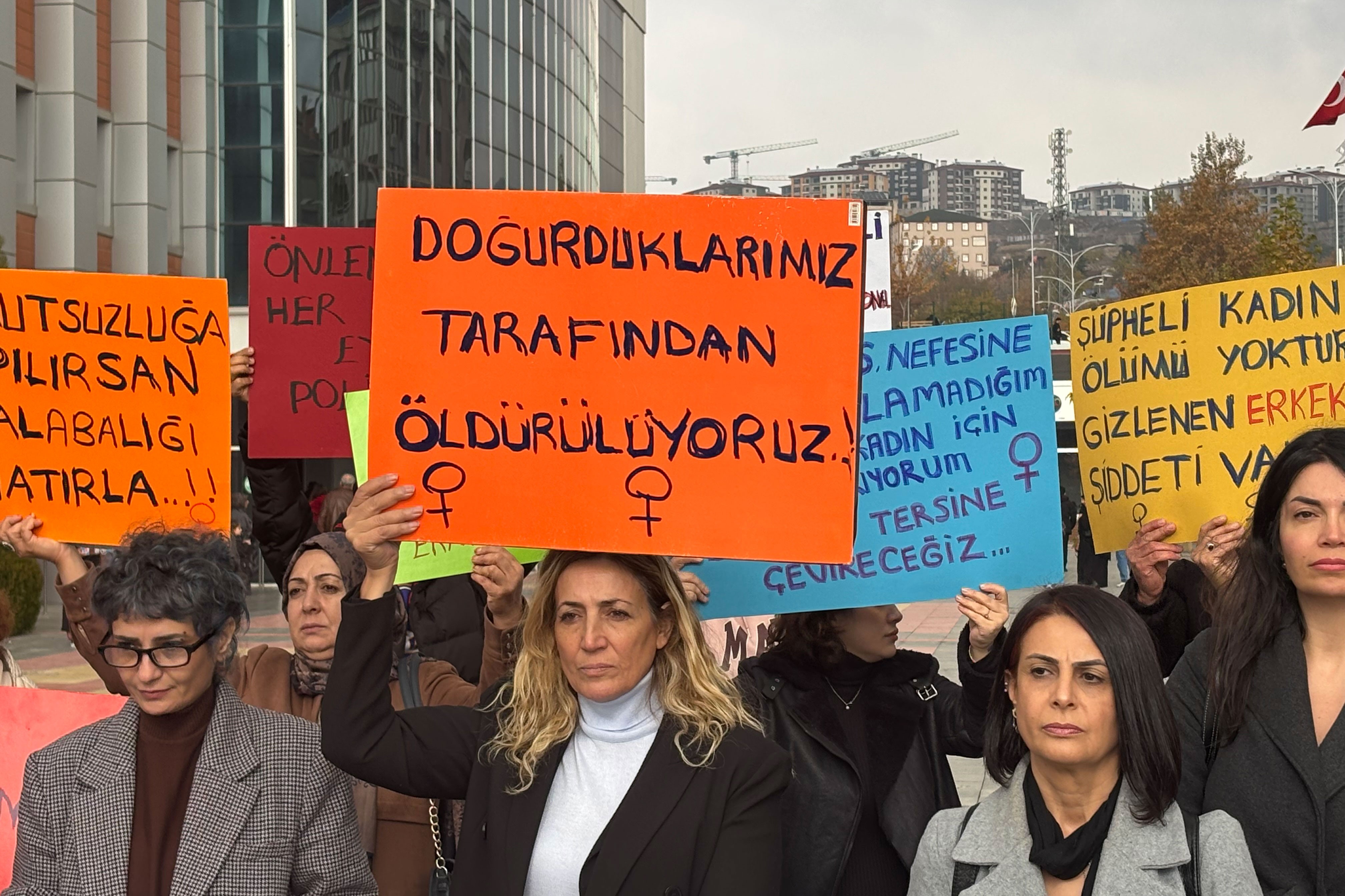 'Doğurduklarımız tarafından öldürülüyoruz' dövizi