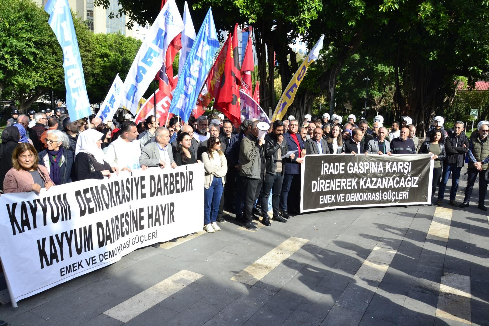 ‘Demokratikleşme için çözümün önünü açalım’