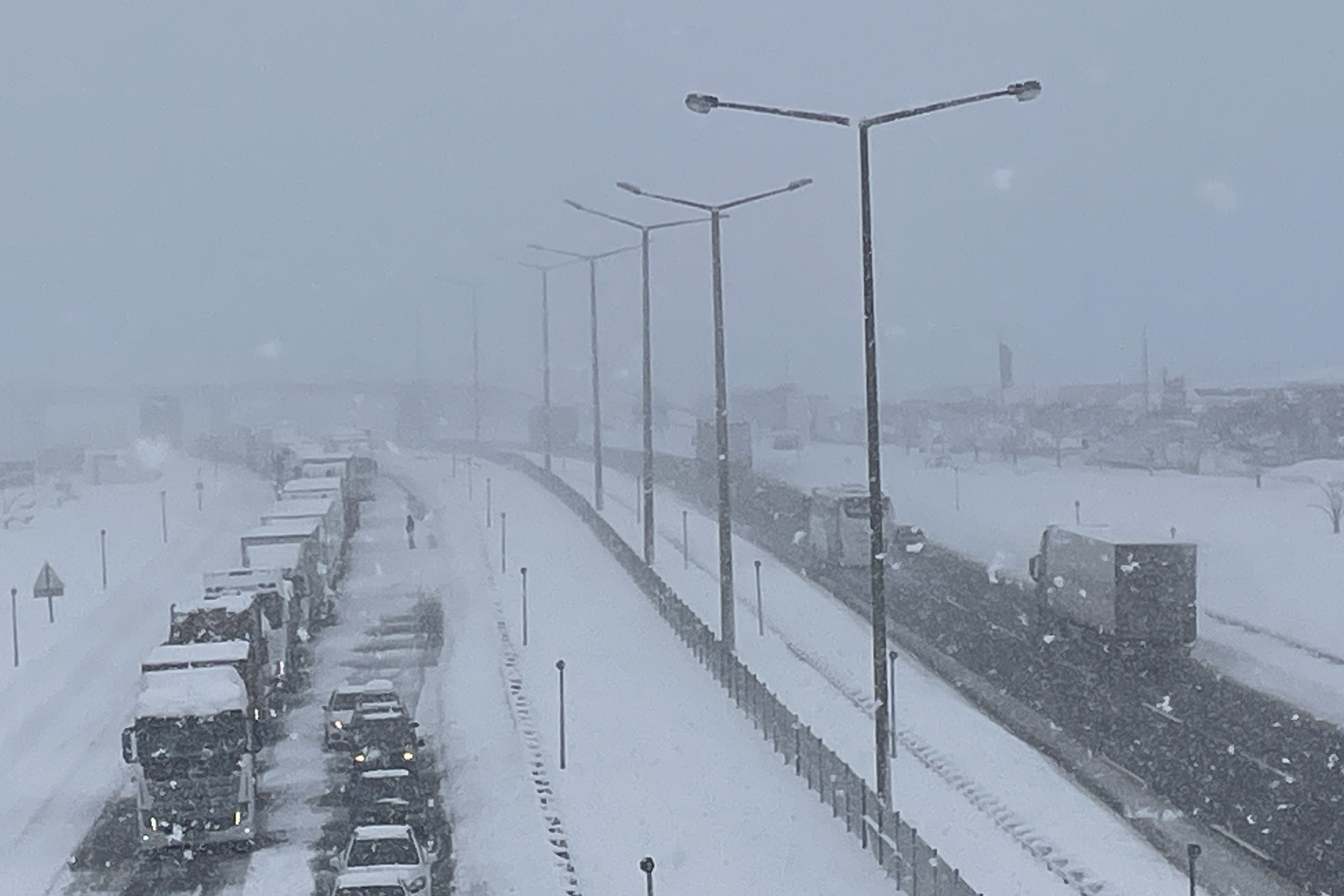 Ankara Valiliğinden don uyarısı: Zorunlu olmadıkça trafiğe çıkmayın