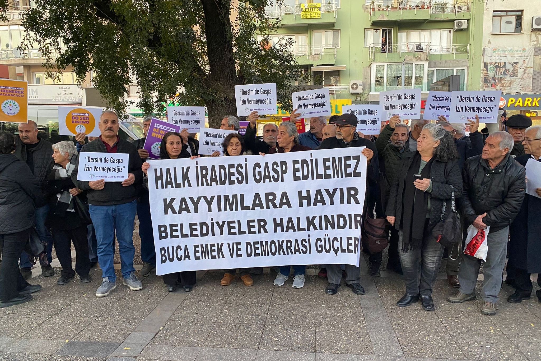 Buca Emek ve Demokrasi Güçlerinden kayyım protestosu: Halkın iradesine saygı duyun