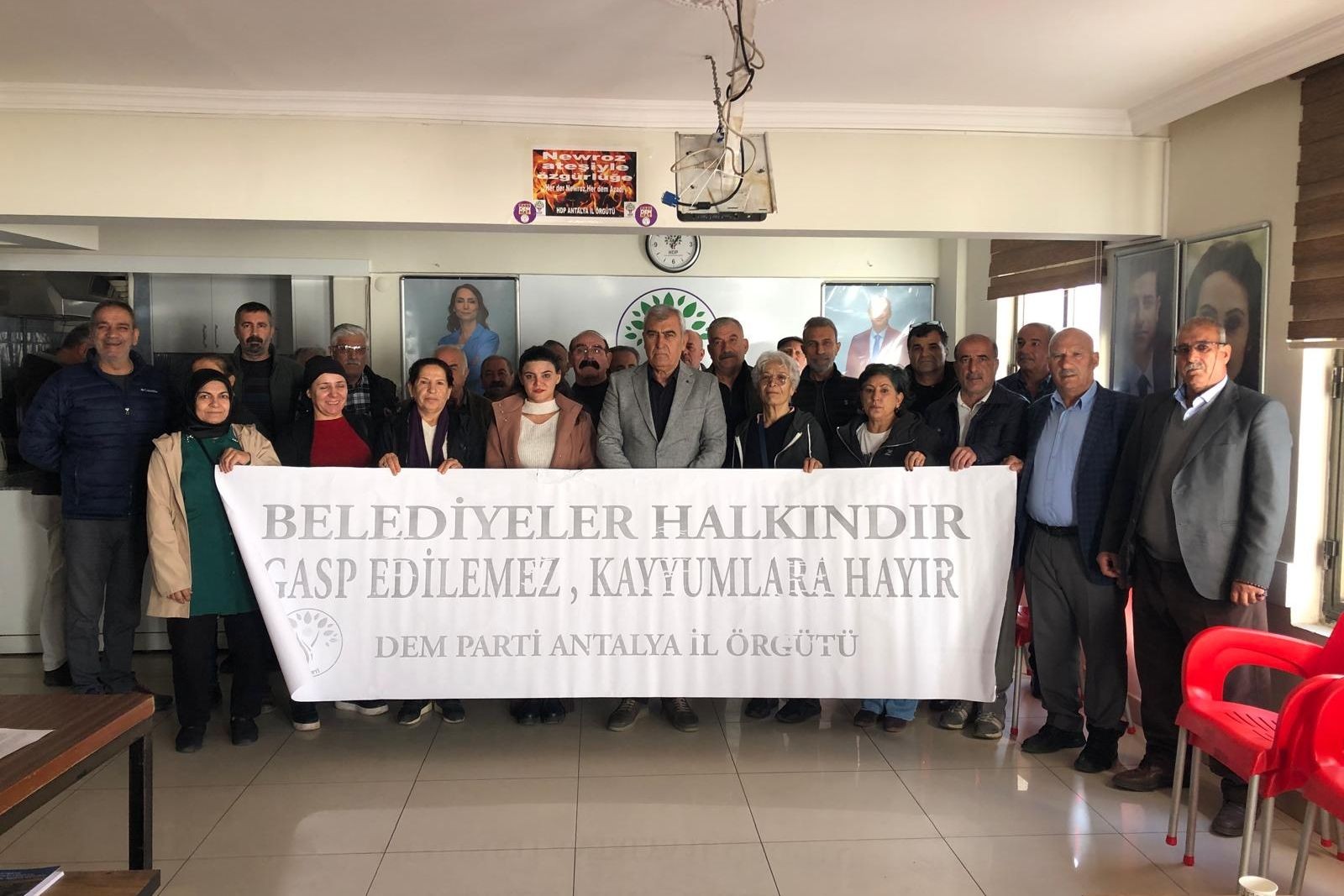 Antalya'da yapılan kayyım protestosu.