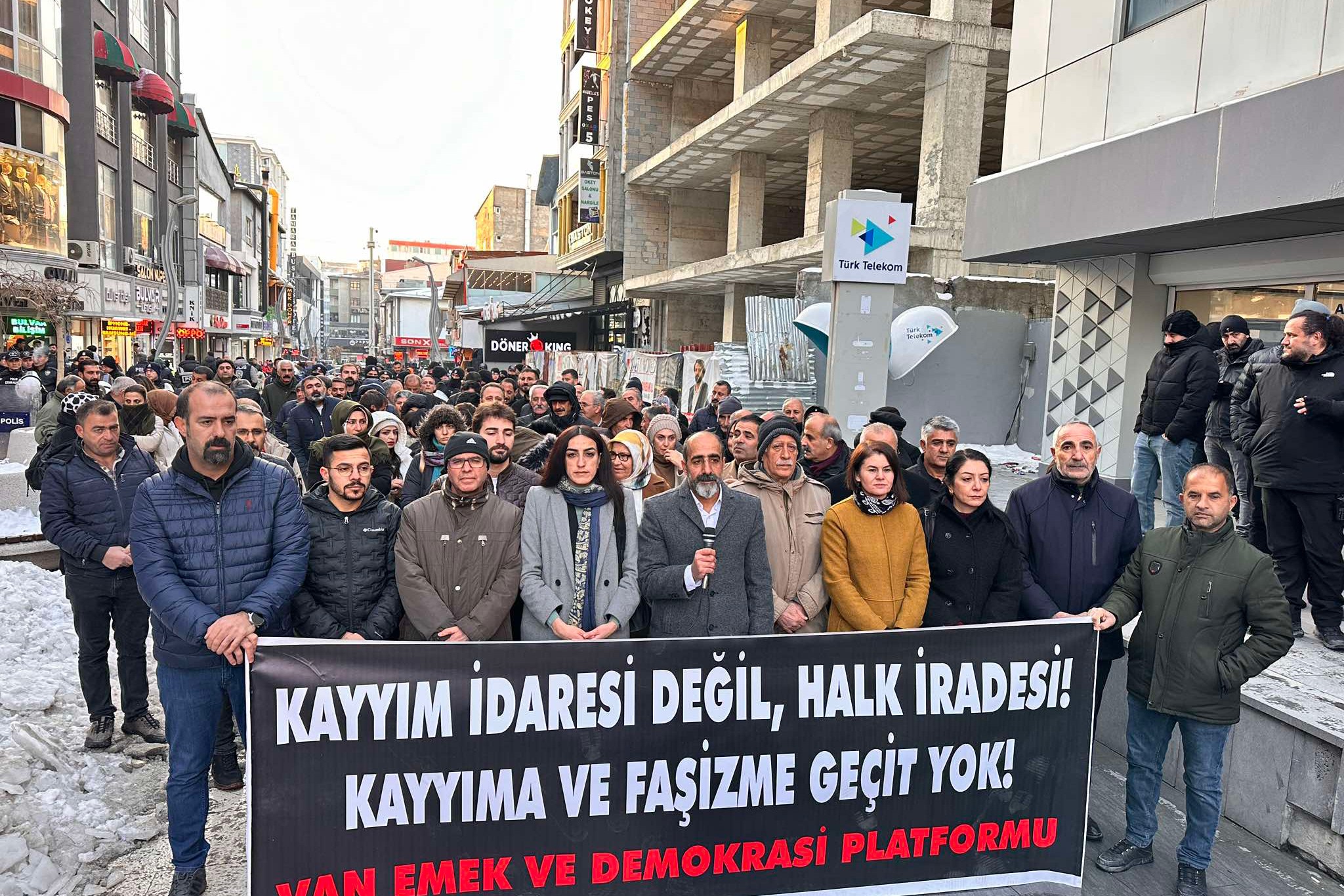 Van'da kayyım protestosu: Kayyım seçmen iradesini bertaraf eden antidemokratik bir uygulamadır