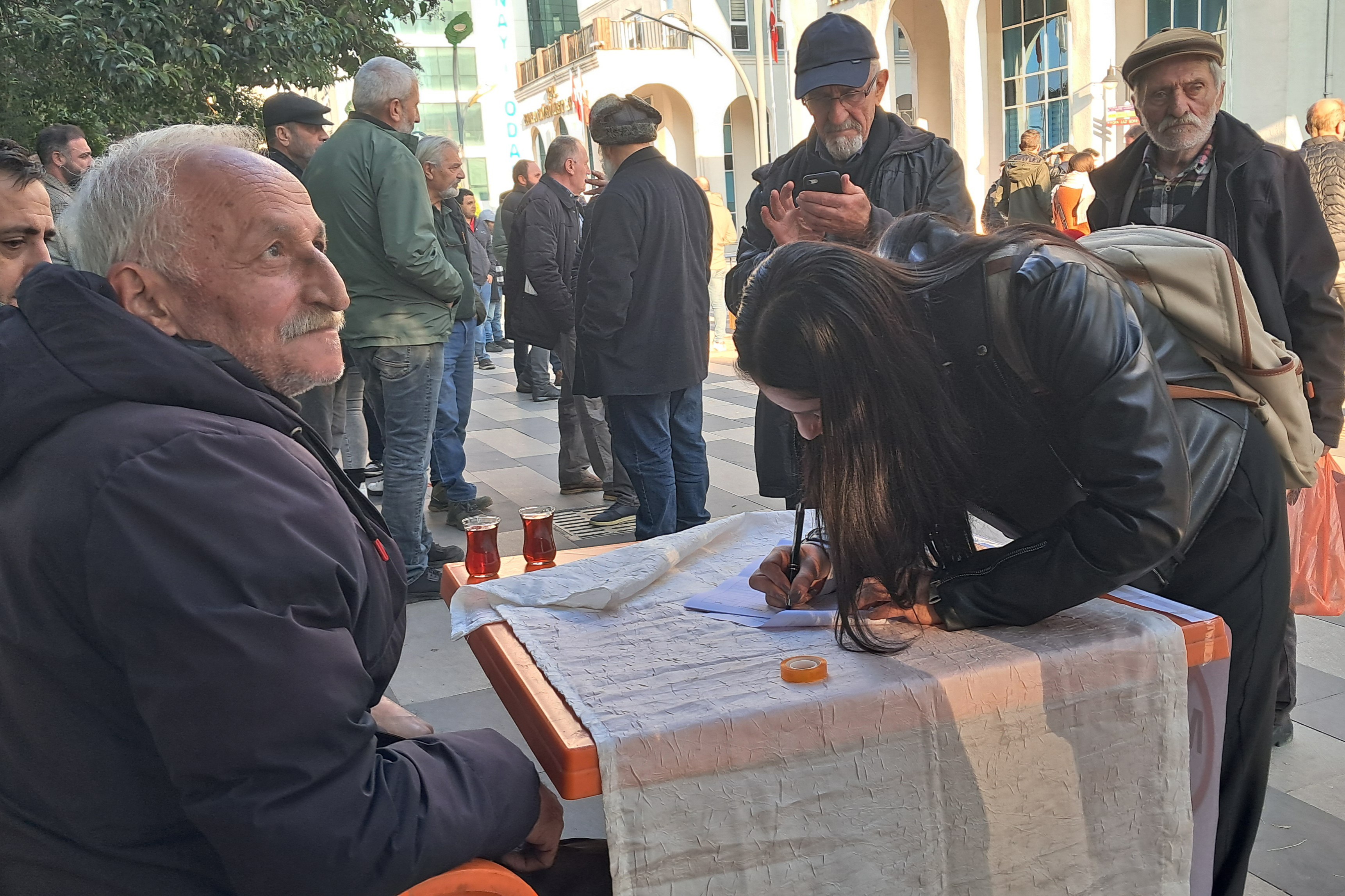 Hopa ve Arhavi'de yapılması planlanan maden ihalelerinin iptali için imza kampanyası