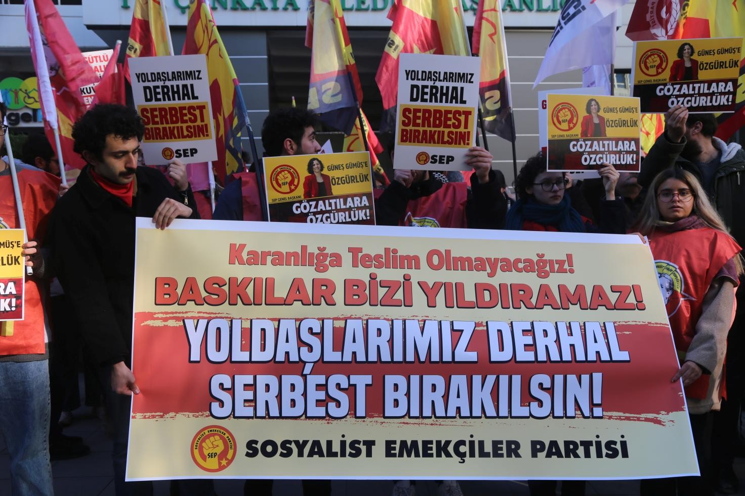 SEP’ten gözaltılara tepki: Diz çökmeyeceğiz