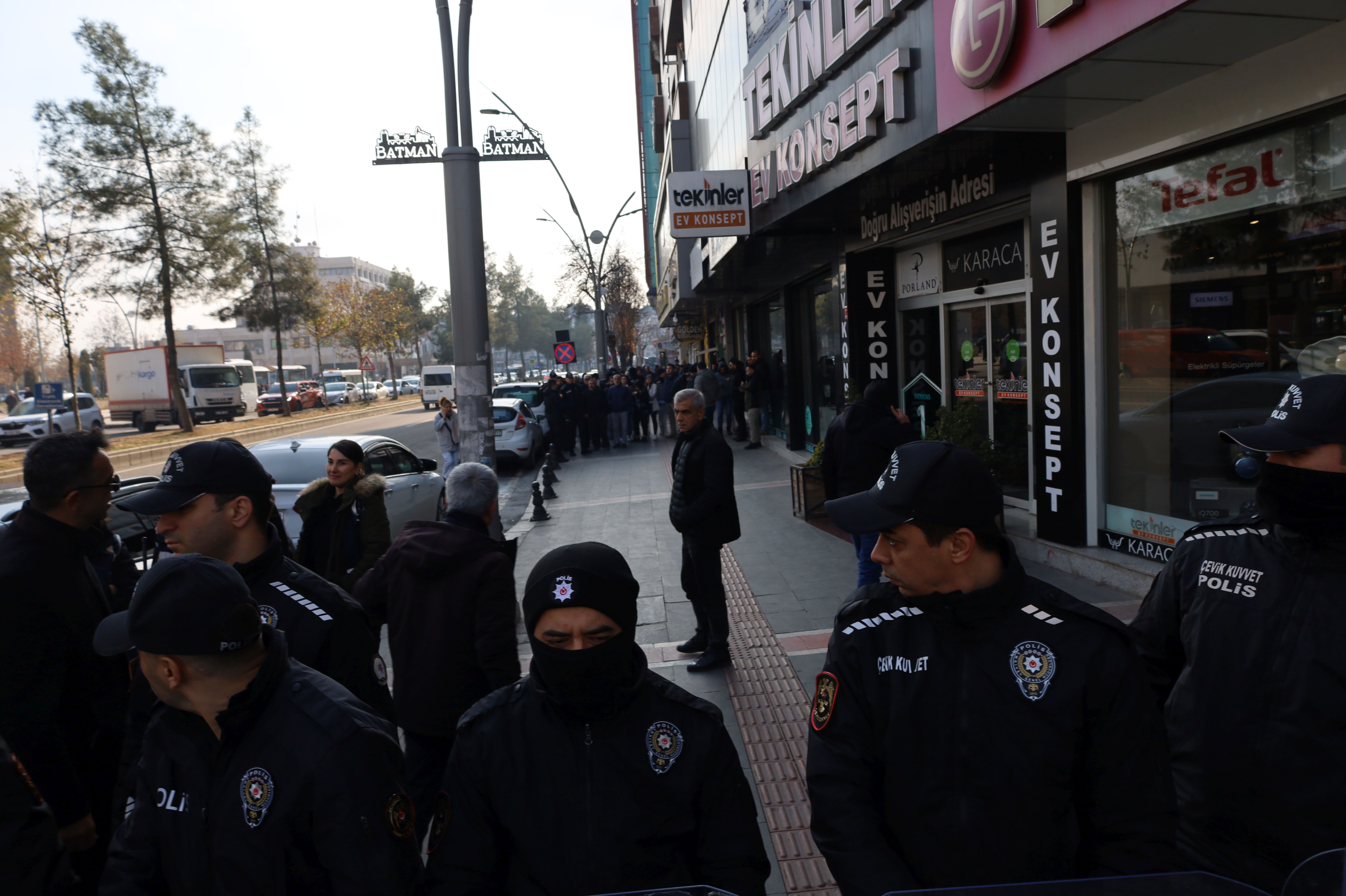 Batman'da yürüyüşe polis engeli