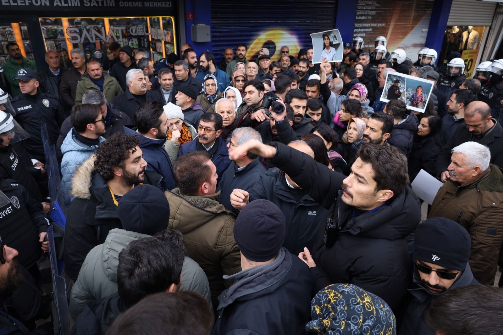 Van'da eyleme polis müdahalesi