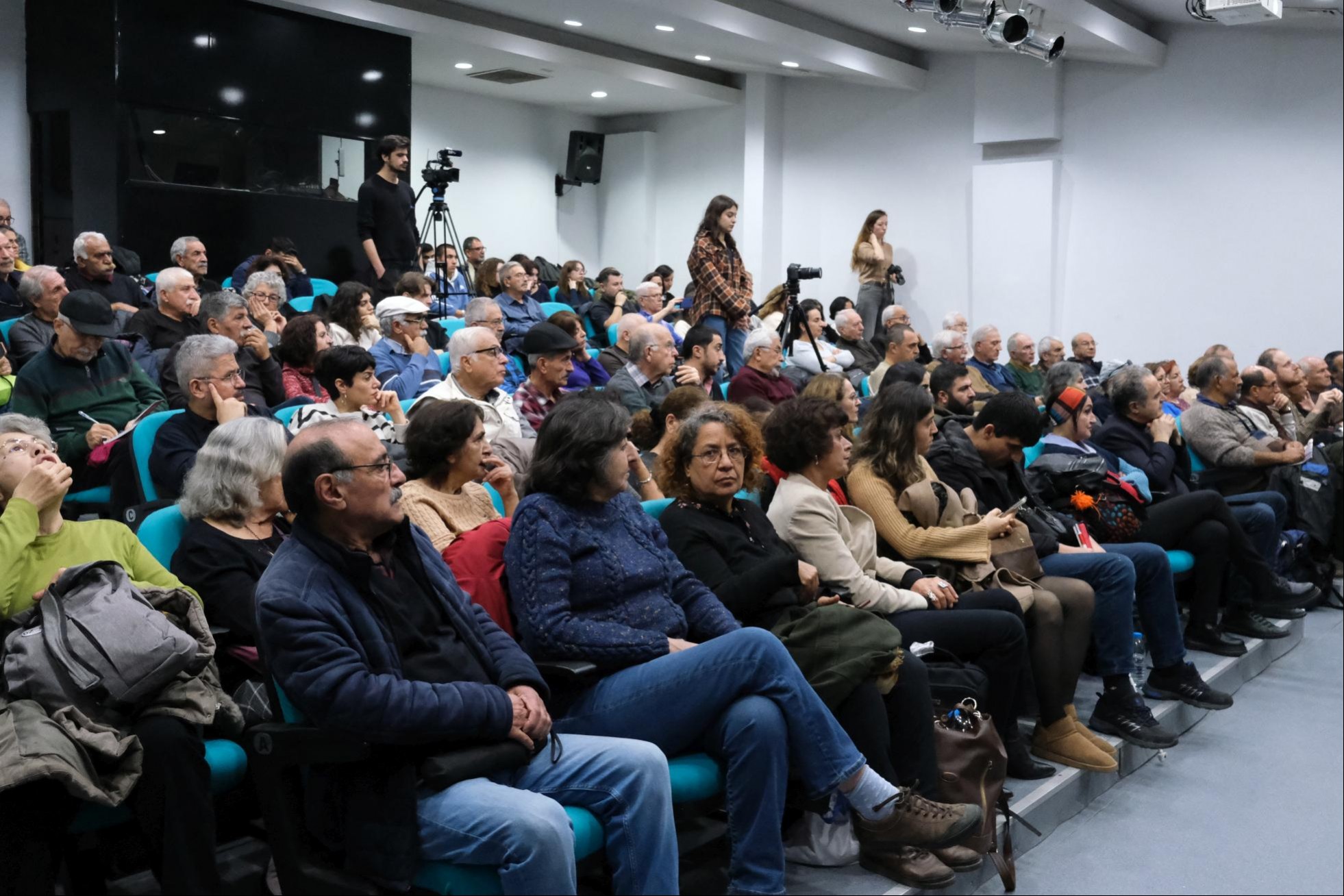 Emek Partisi'nin “Savaş ve yoksulluk kıskacında göç ve birlikte mücadele olanakları” başlıkları sempozyumu 