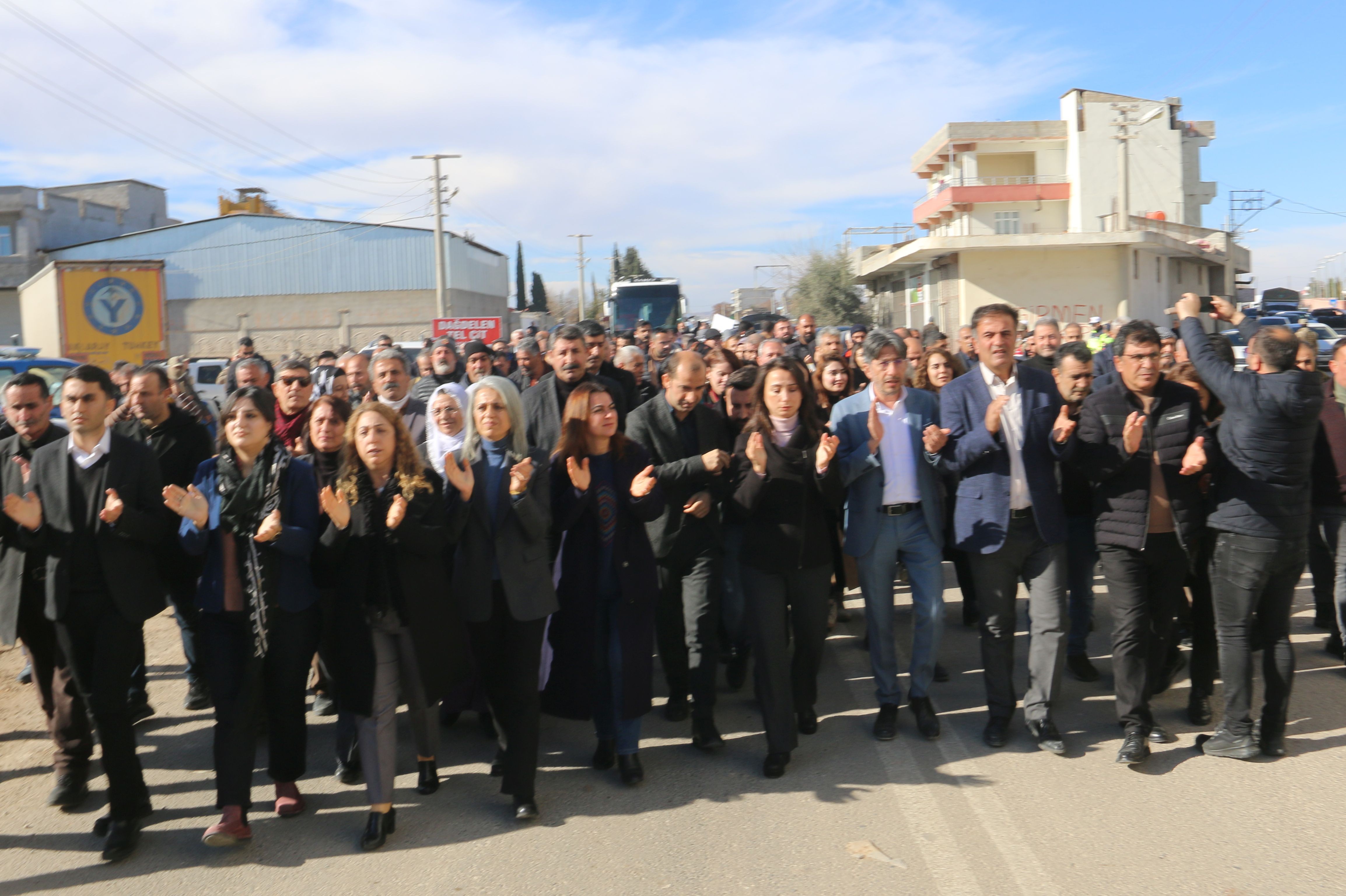 Kobane sınırında yürüyüş