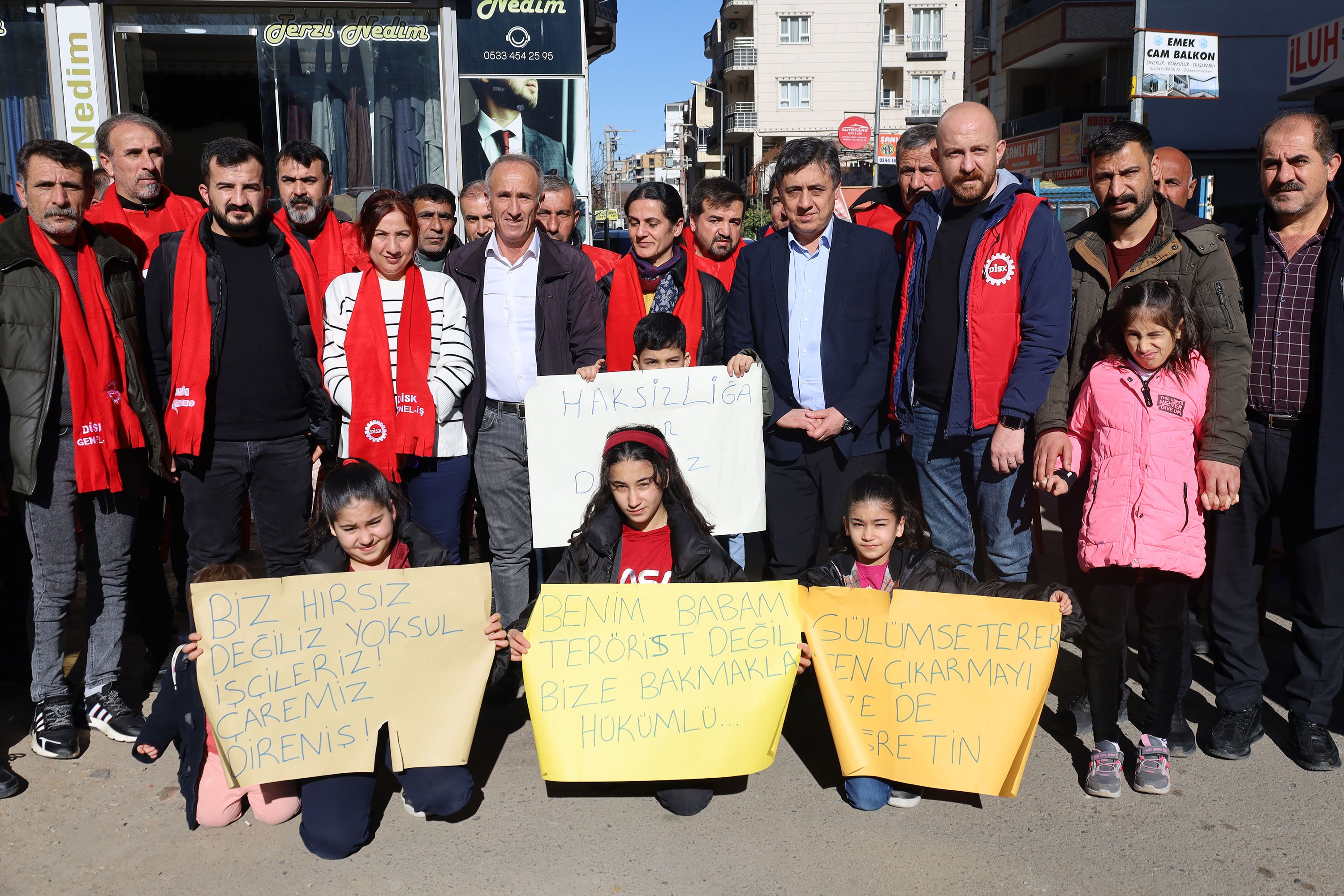 Batman'da kayyımın işten çıkardığı işçilerin nöbet eylemi sürüyor