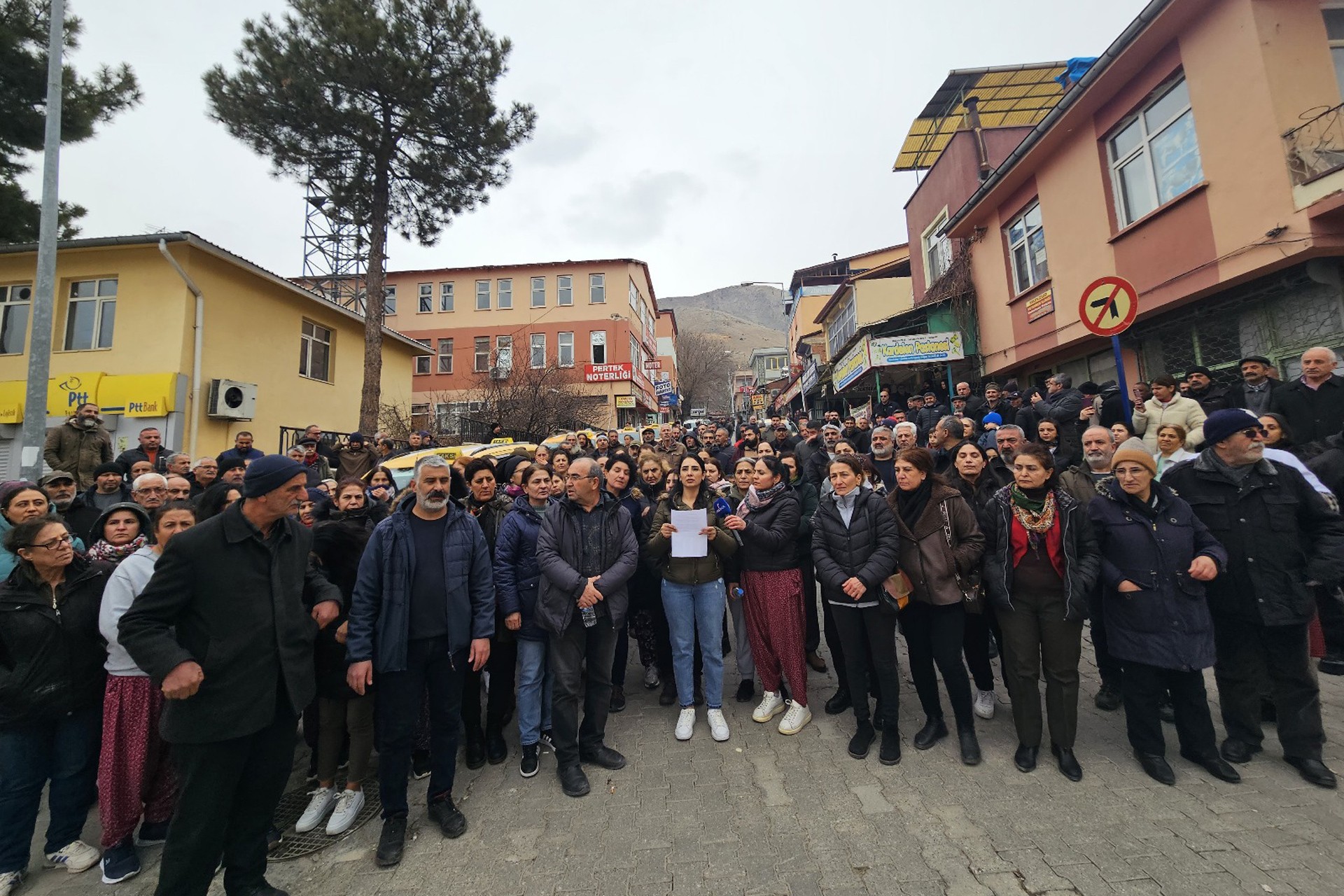 pertek halkı istismara karşı sokağa çıktı