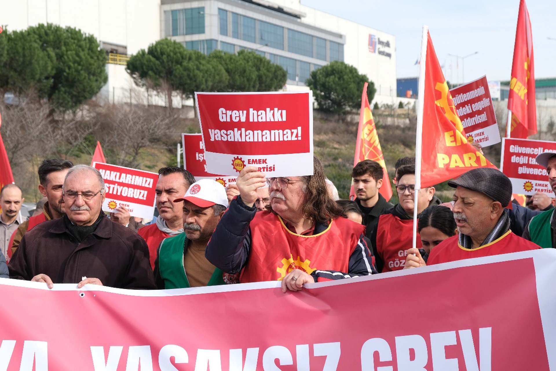 Emek Partisi Green Transfo önünde