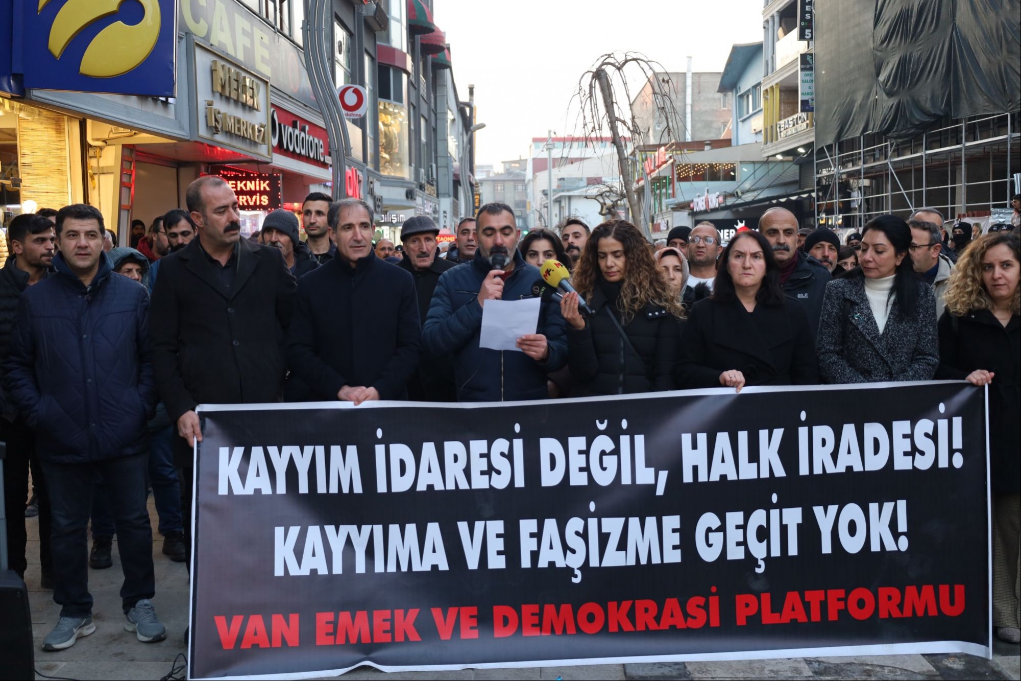 Şırnak ve Van'da kayyım protestosu: "İktidar, halk iradesini esas almalı"