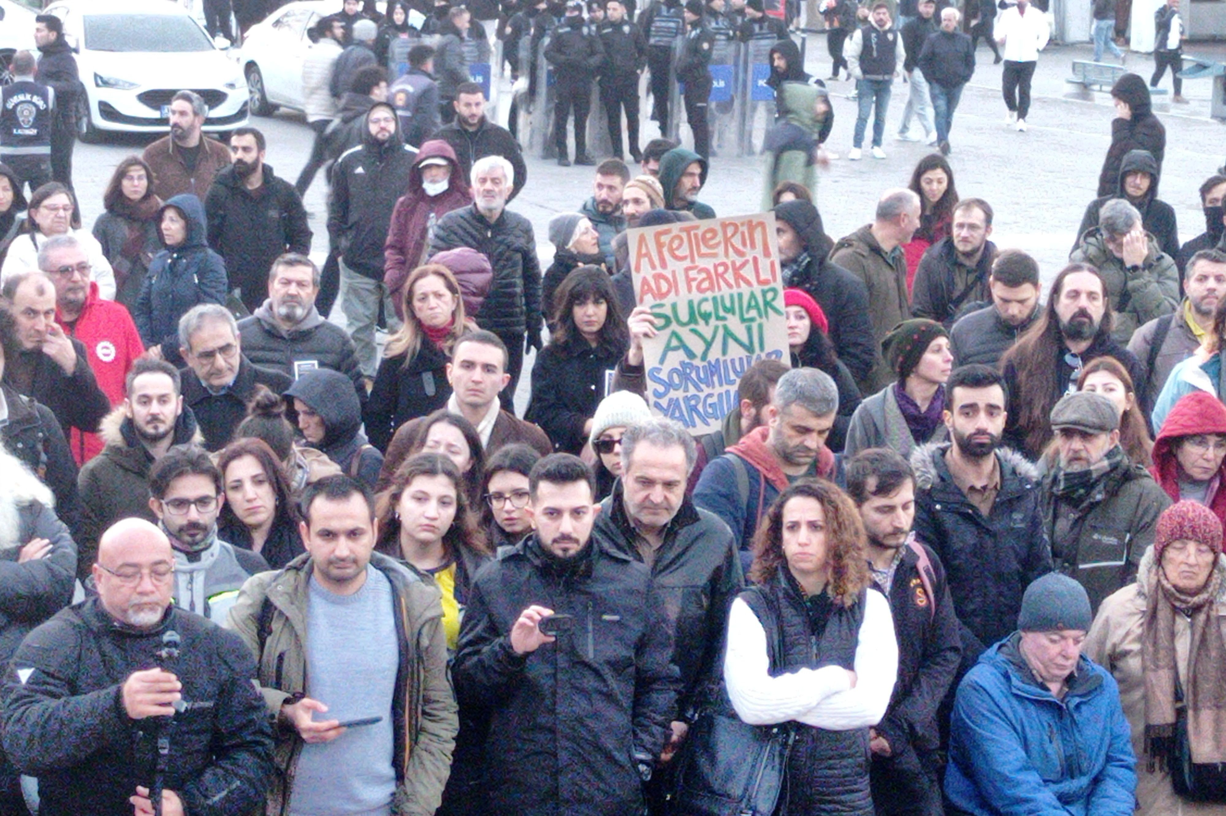 depremde yaşamını yitirenler anıldı