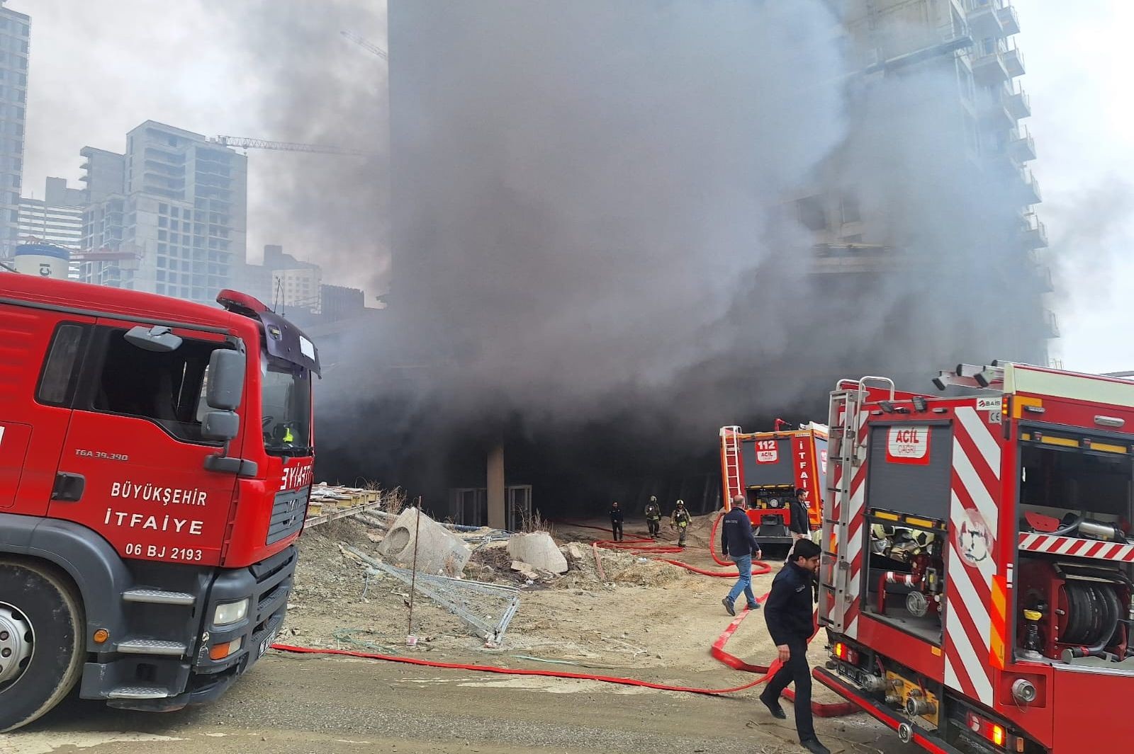 Ankara’da bina inşaatında yangın çıktı