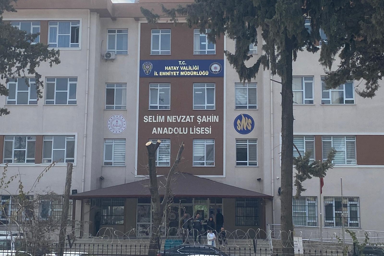 Hatay'da sağlam olmasına rağmen emniyet müdürlüğü olarak kullanılan bir okul