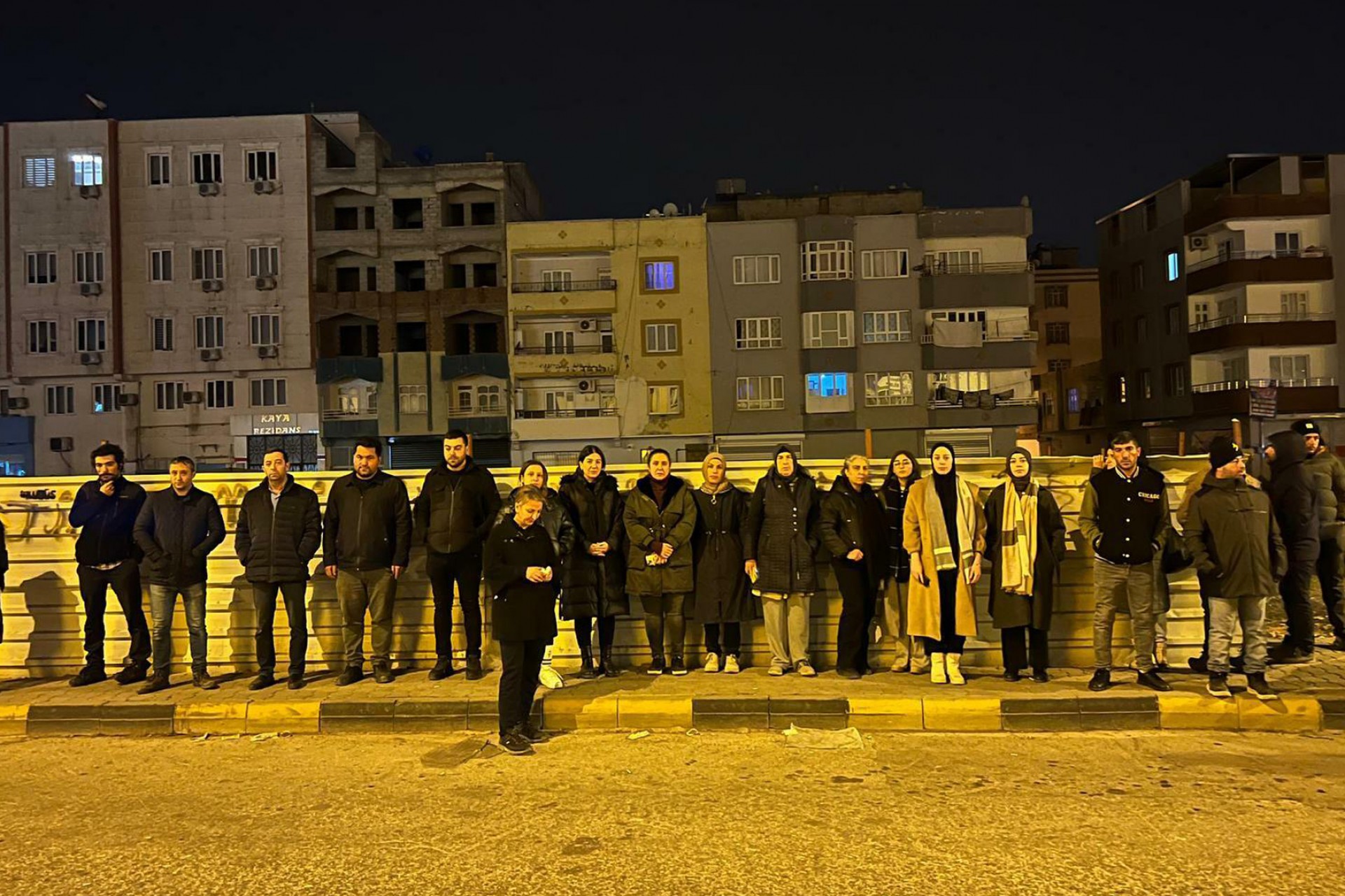 Antep'te saat 04:17'de depremde yaşamını yitirenler anıldı