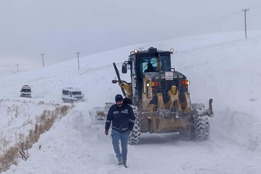 Van'da 81 yerleşim yeri ulaşıma kapandı