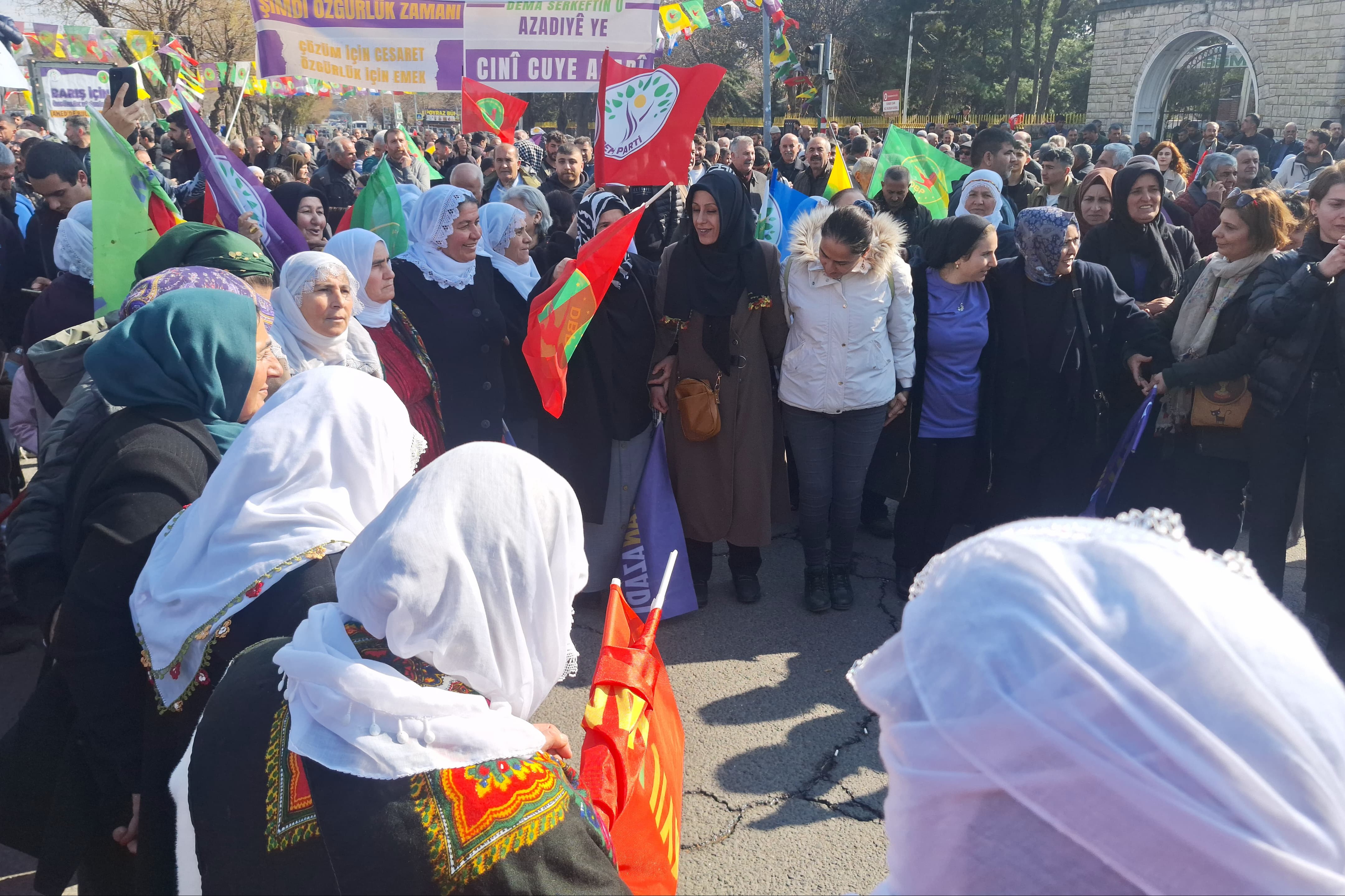 Diyarbakır’da “Barış için özgürlük’ mitingi