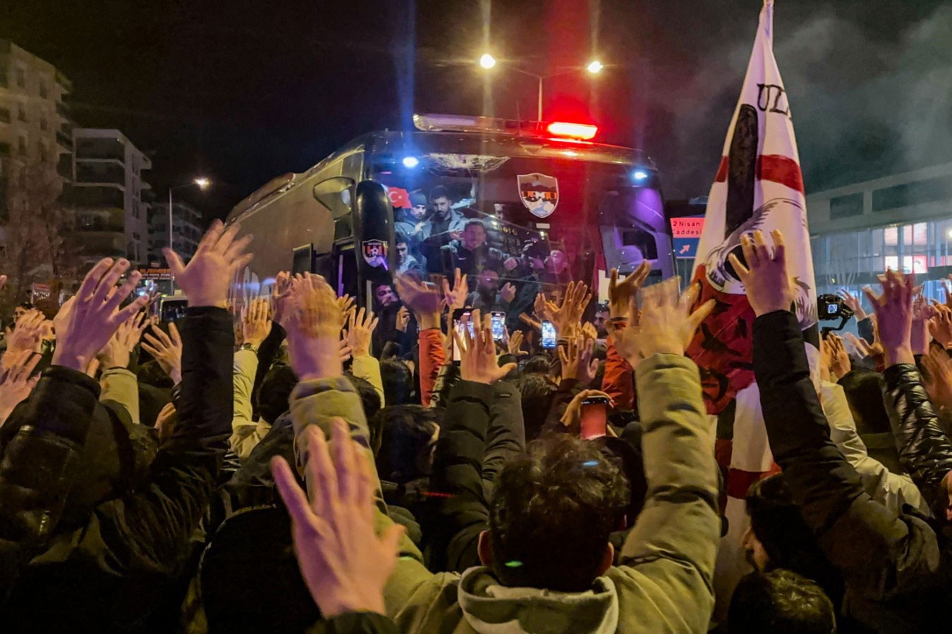 Elazığ'da saldırıya uğrayan Vanspor kafilesini Zeydan ve Şedal karşıladı