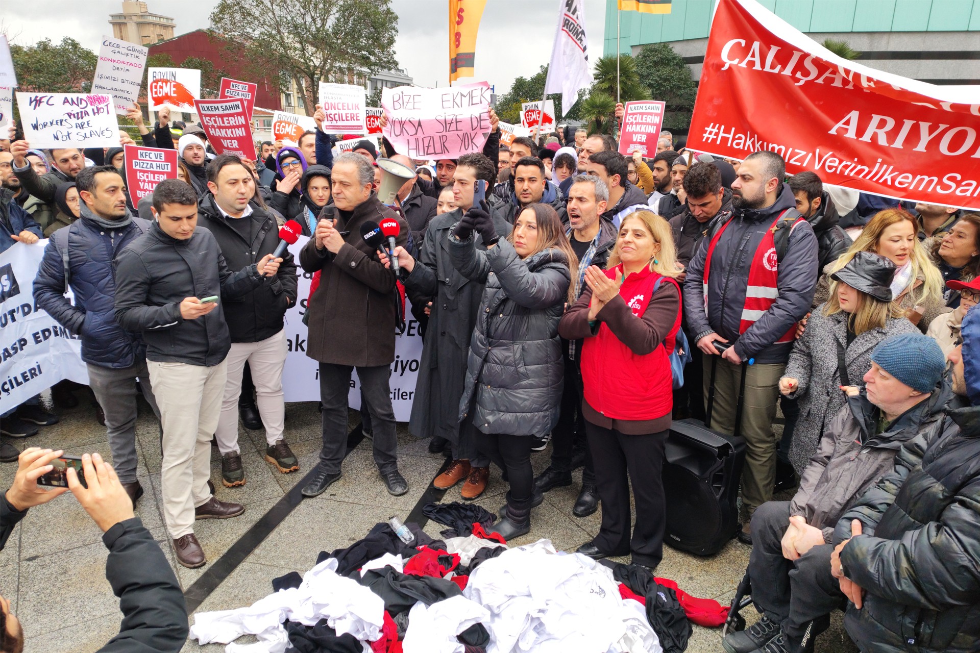 İş Gıda işçileri açıklama yaptı