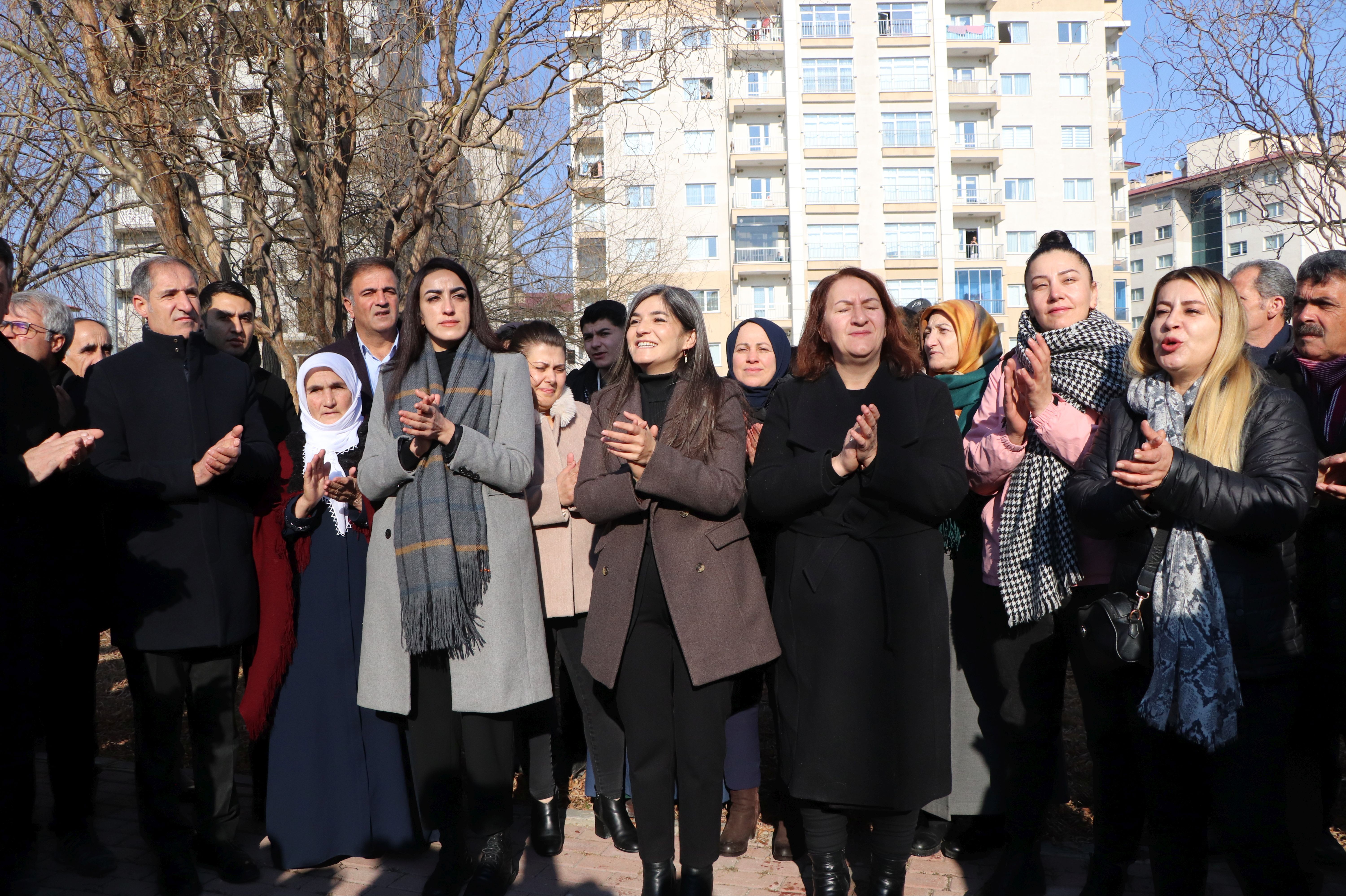 Van Büyükşehir Belediyesi önünde eylem