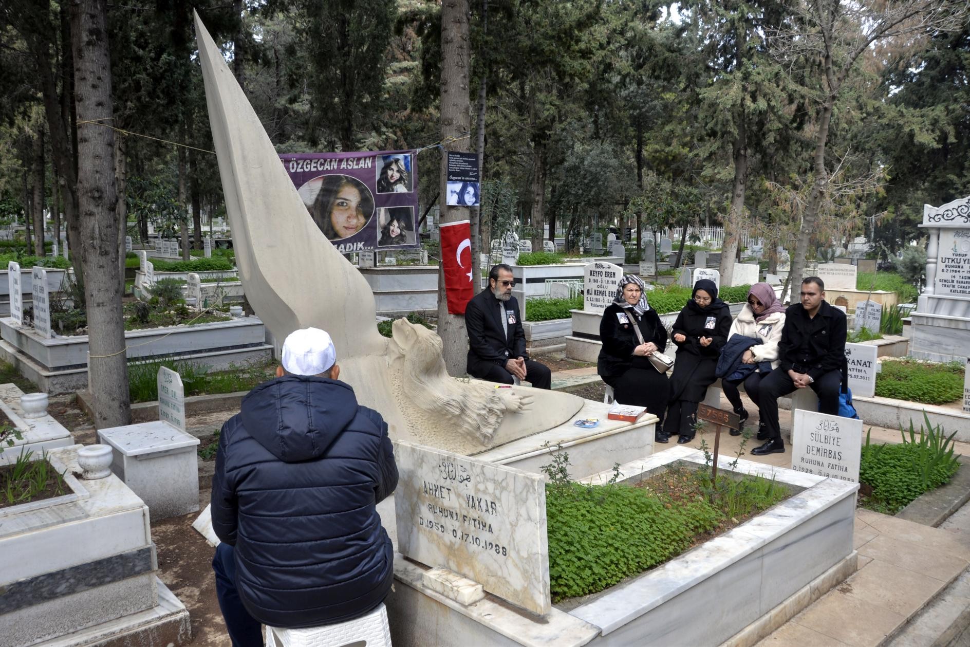 Özgecan Aslan, mezarı başında anıldı