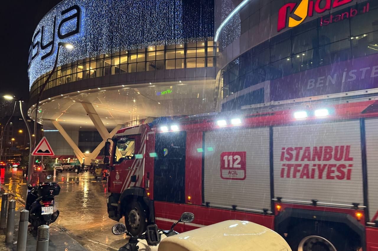 Üsküdar’da AVM’de çıkan yangın söndürüldü