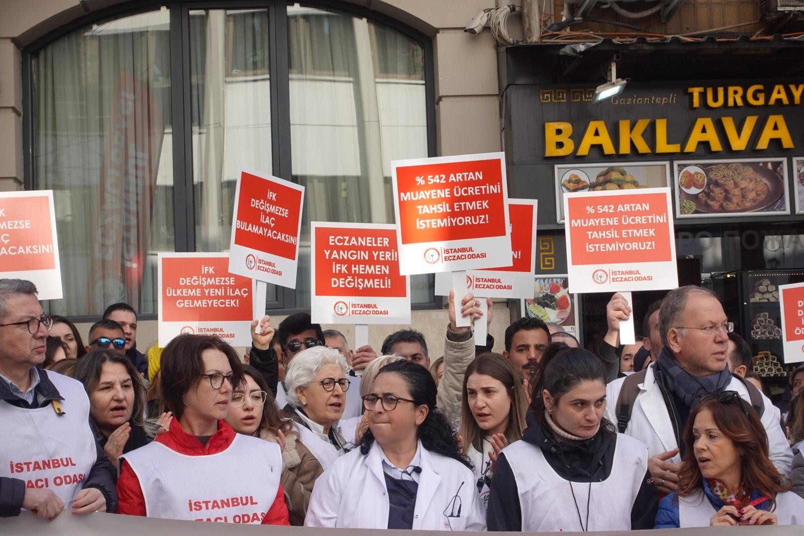 İstanbul Eczacı Odası ilaçta tasarrufa karşı eylem