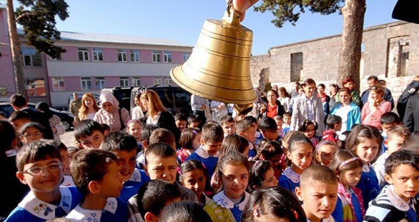 Türkiye eğitim sisteminde iki sorun artarak devam ediyor: 1- Eğitim 2- Sistem