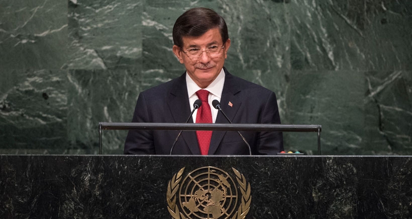 Davutoğlu: Suriye krizine çözüm arayanlar Suriye'yi Esed'siz olarak düşünmeli