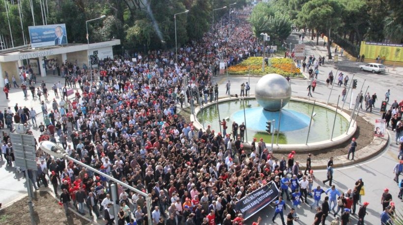 İzmir'de emekçiler hayatı durdurdu