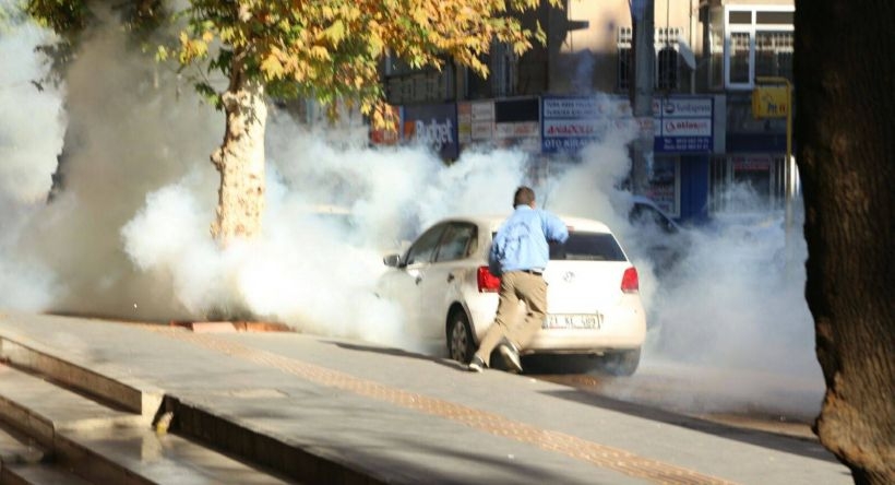 Diyarbakırlıların Sur eylemine polis saldırdı