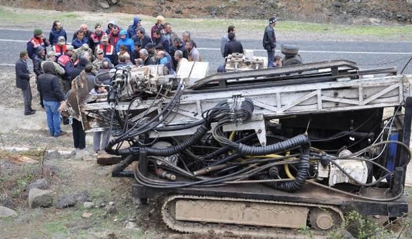 Ardanuç'ta halk HES'çi şirkete karşı toplandı